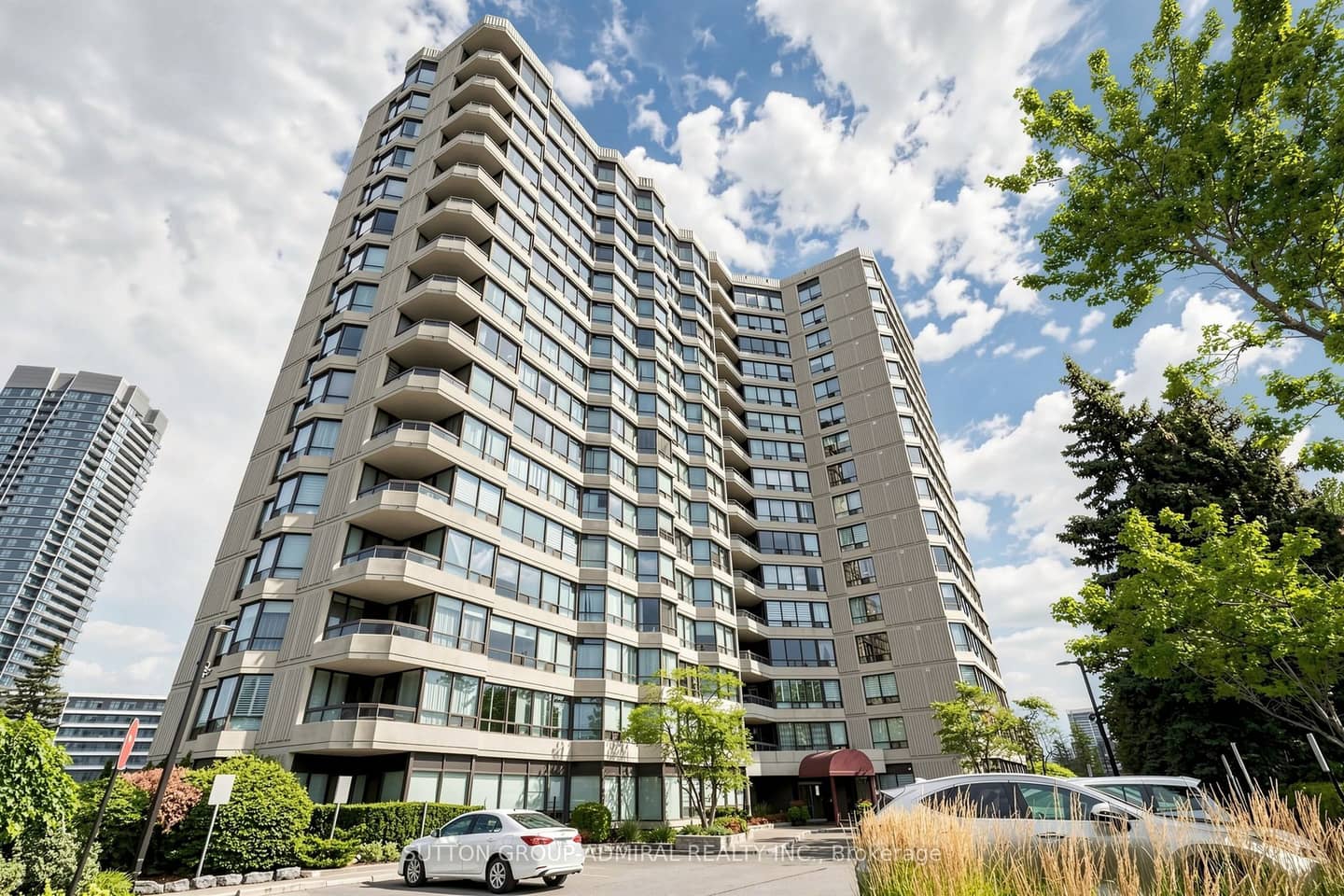 7460 Bathurst Street 806, Vaughan, ON L4J 7K9