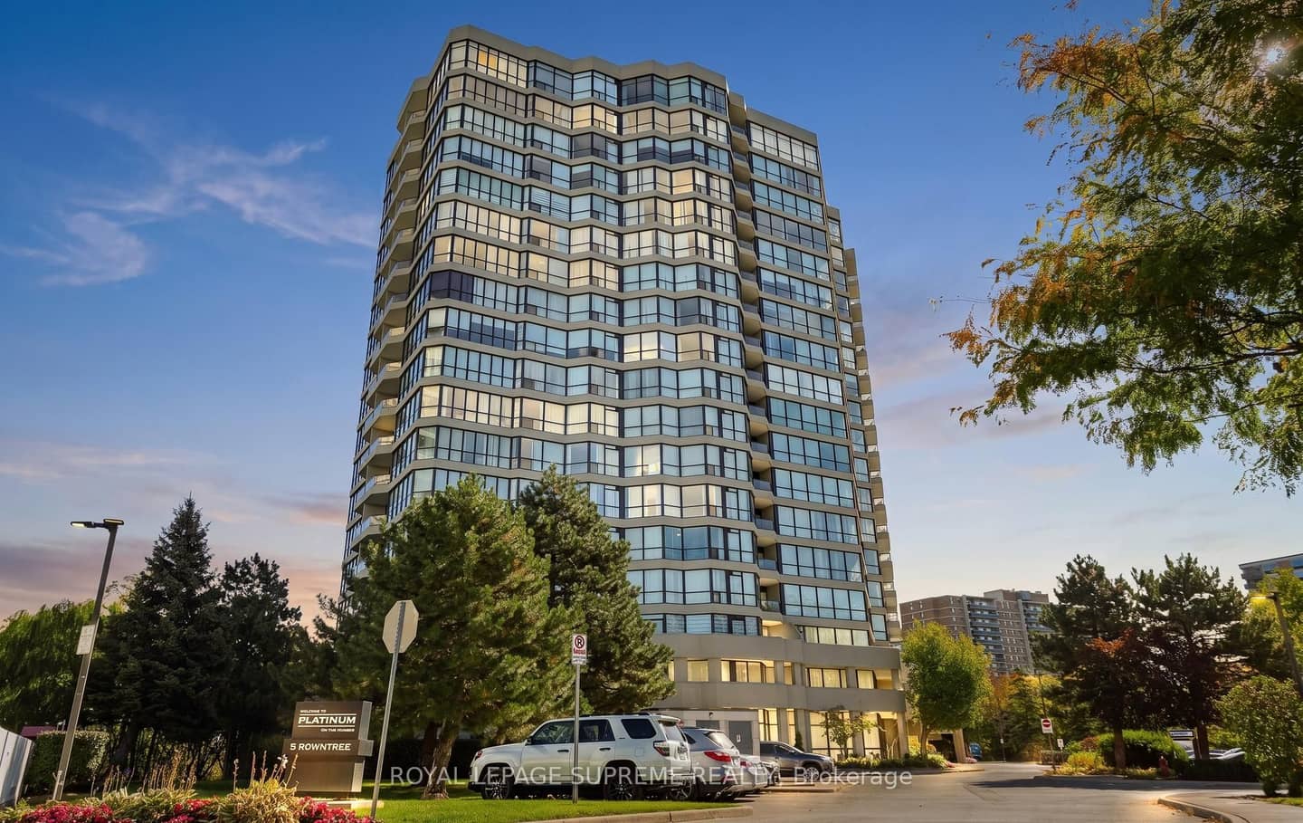 5 Rowntree Road 1015, Toronto, ON M9V 5G9