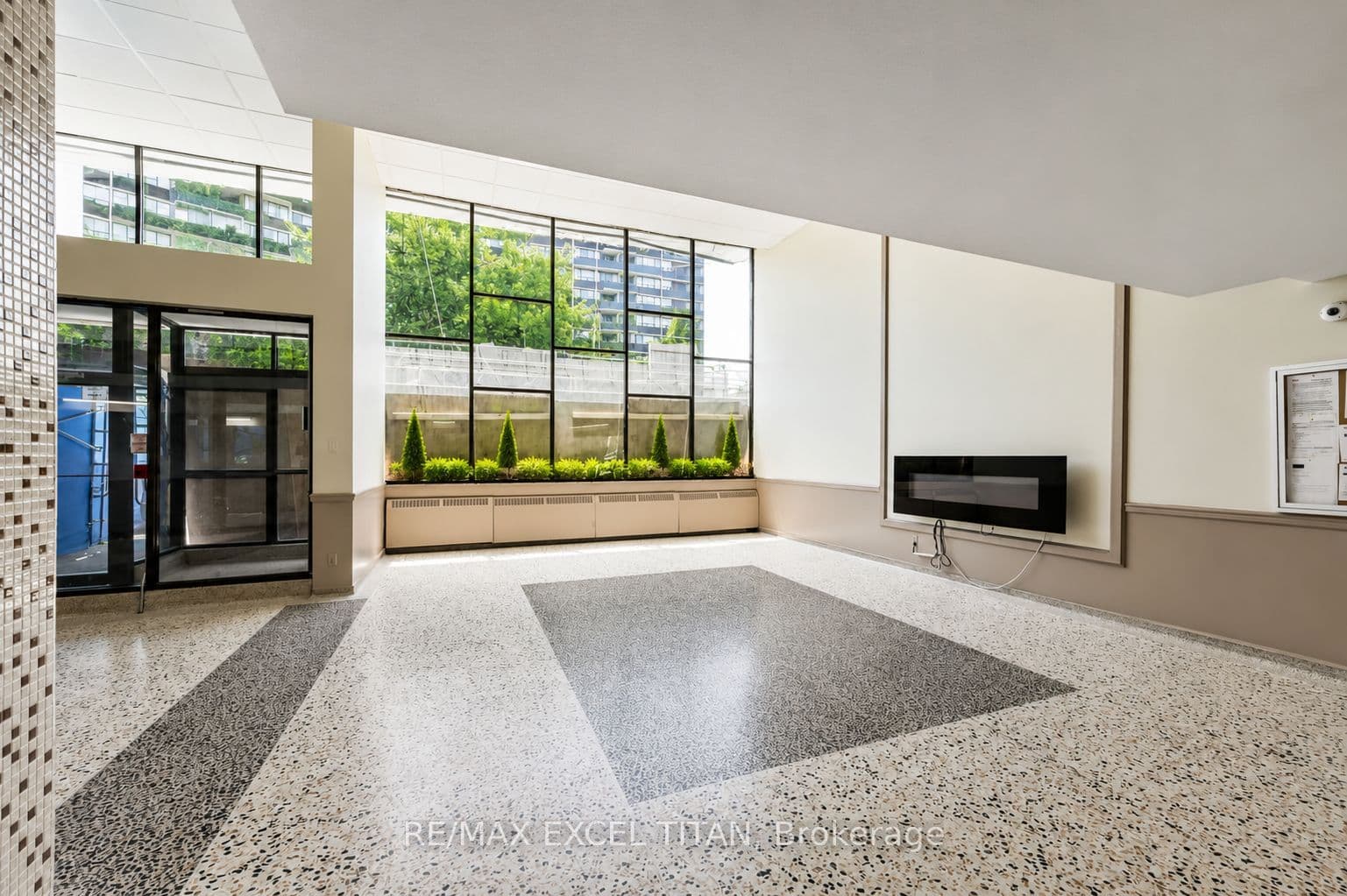 1385 Midland Avenue 801, Toronto, ON M1P 3B8