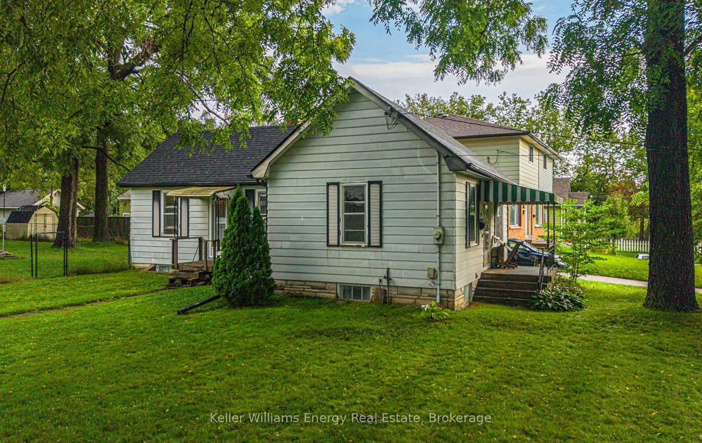 220 Thomas Street, Oshawa, ON L1J 1M1