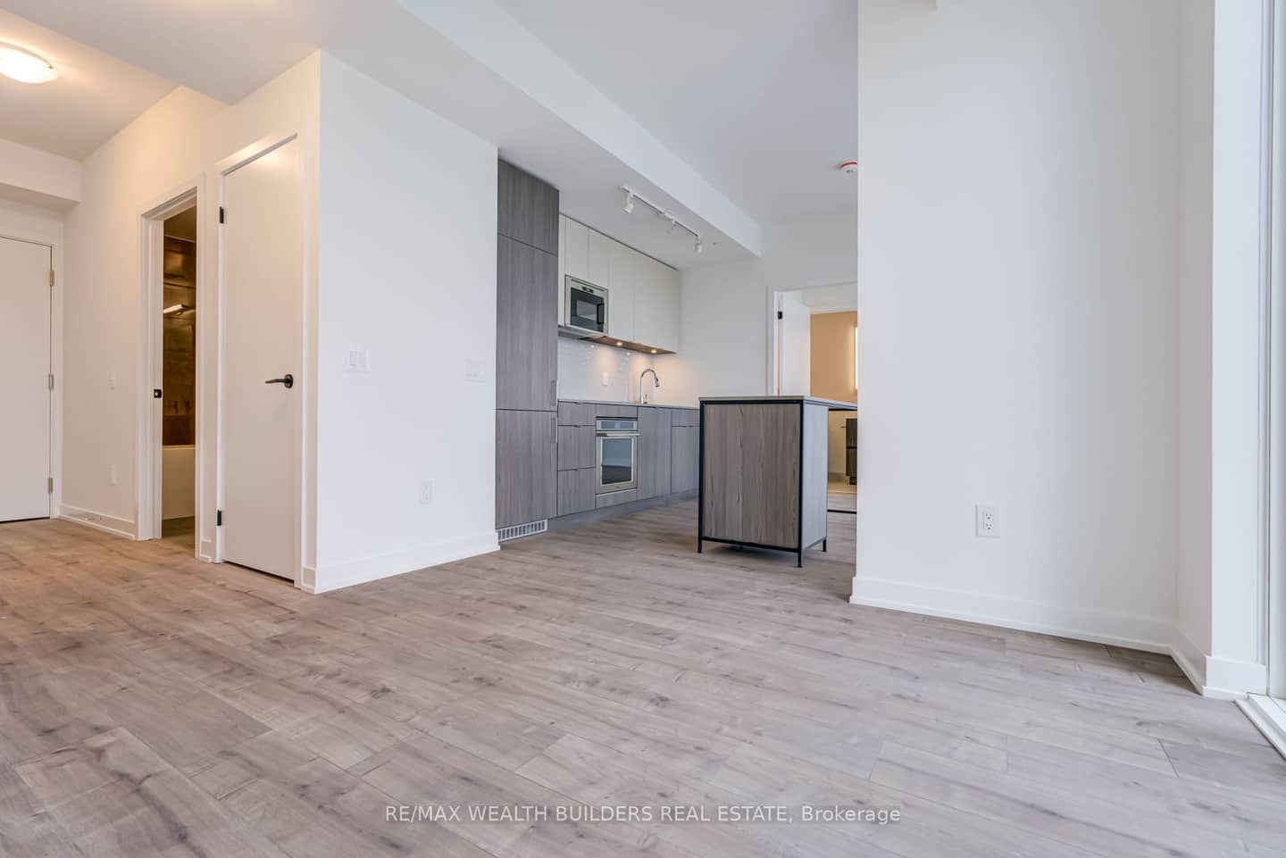 220 Missinnihe Way 714, Mississauga, ON L5H 0A9