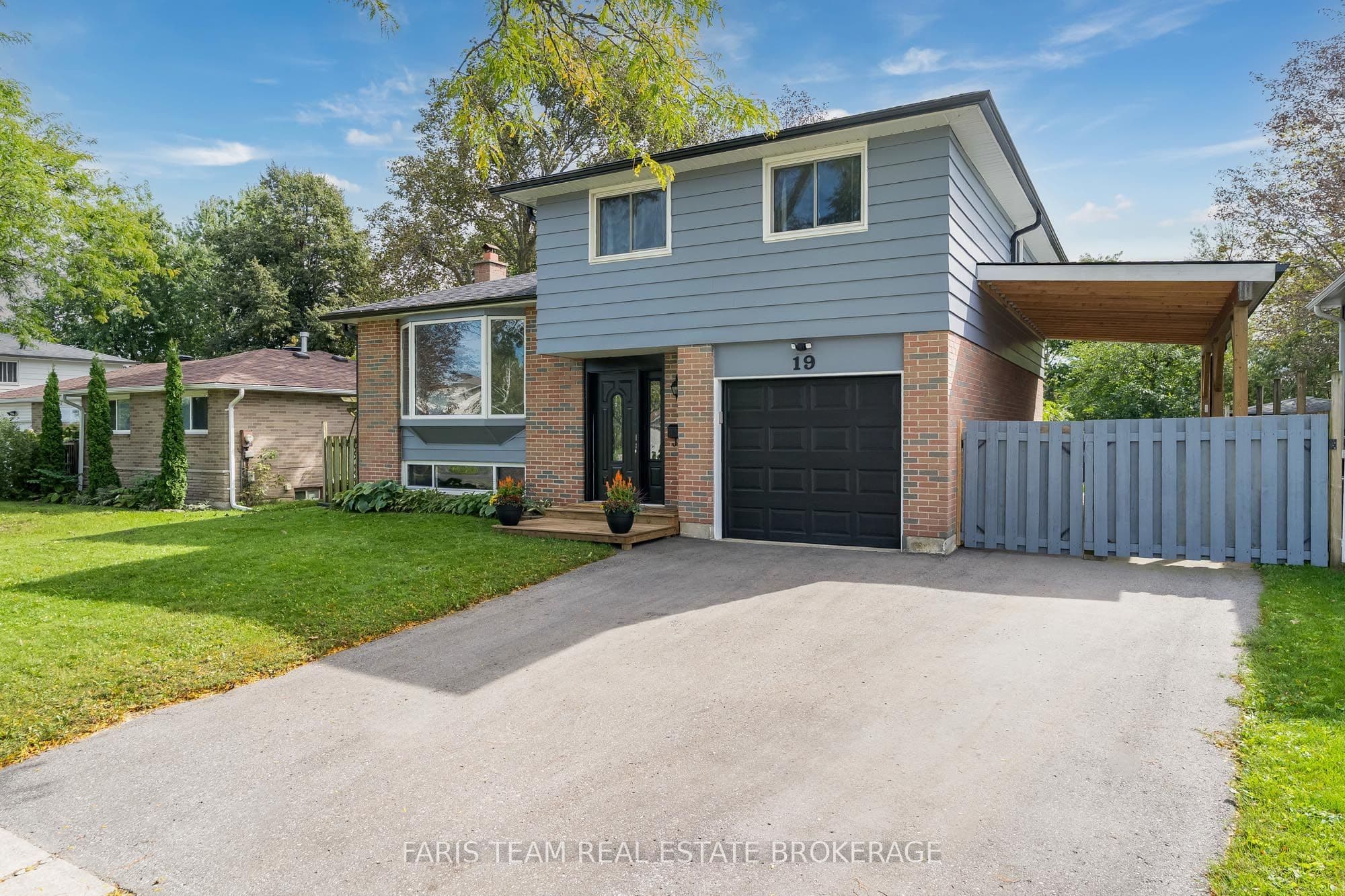 19 Colleen Avenue, Barrie, ON L4M 2M9