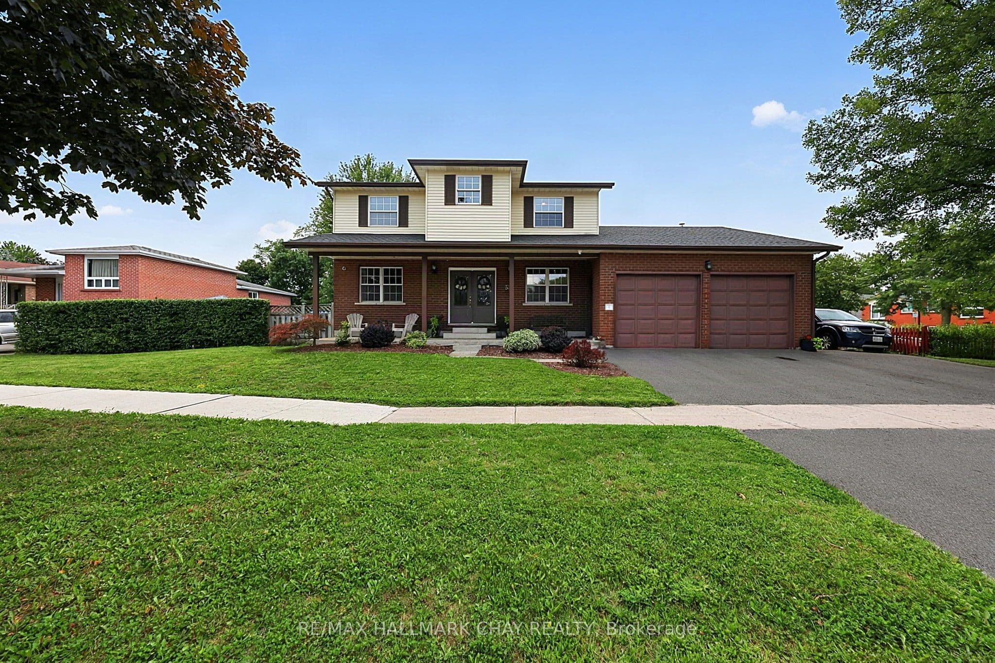 334 Parkwood Avenue, Bradford West Gwillimbury, ON L3Z 2E4