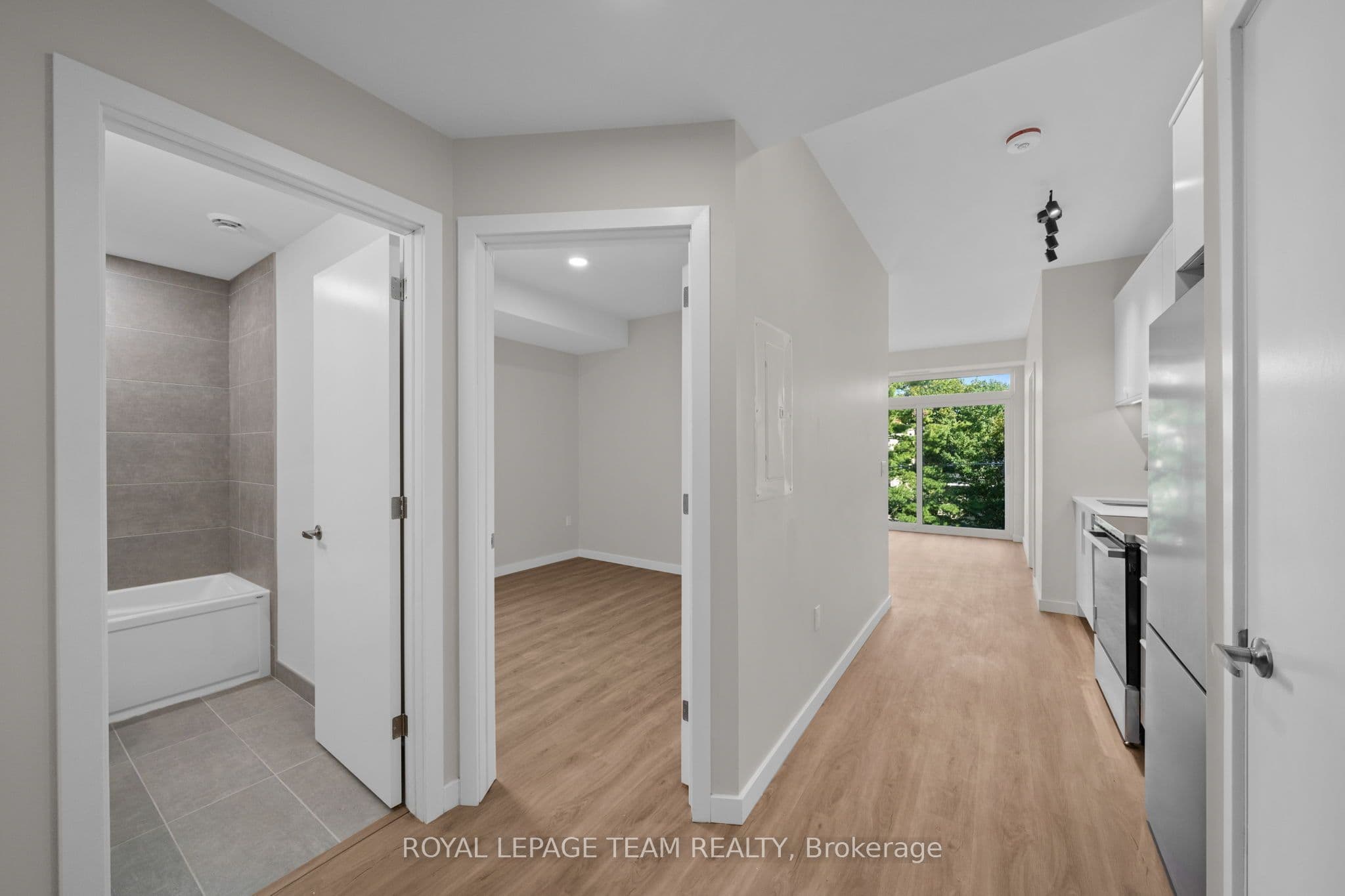 370 Athlone Avenue 301, Westboro - Hampton Park, ON K1Z 5M4