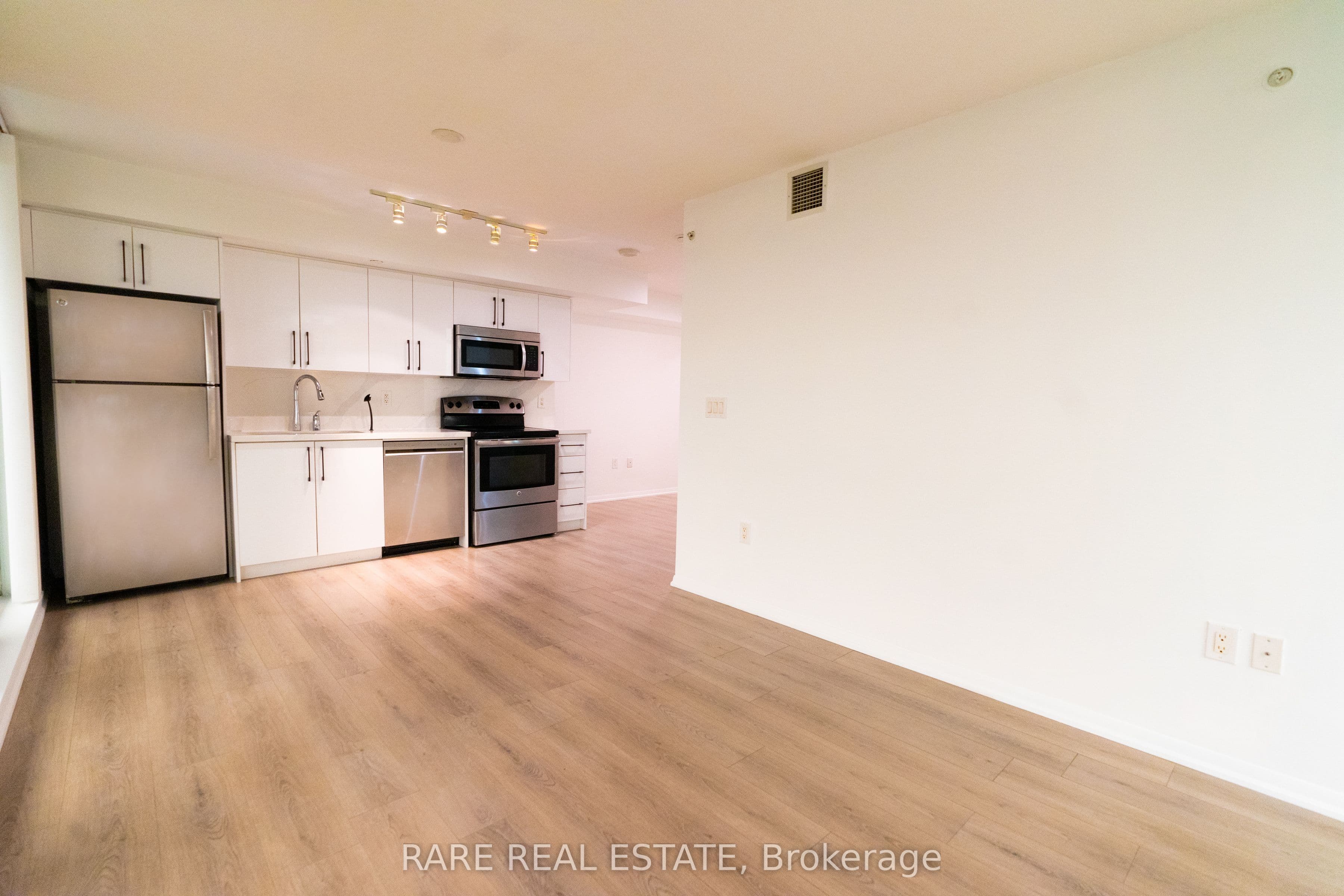 830 Lawrence Avenue W 1007, Toronto, ON M6A 0B6