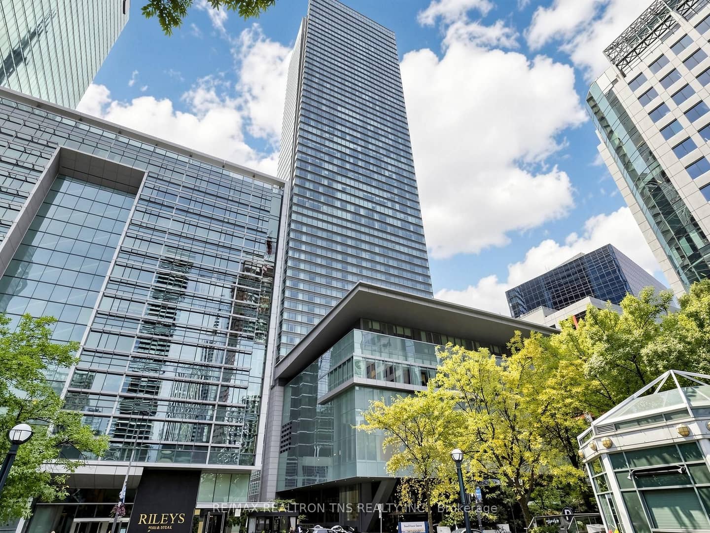 183 Wellington Street W 3803, Toronto, ON M5V 0A1