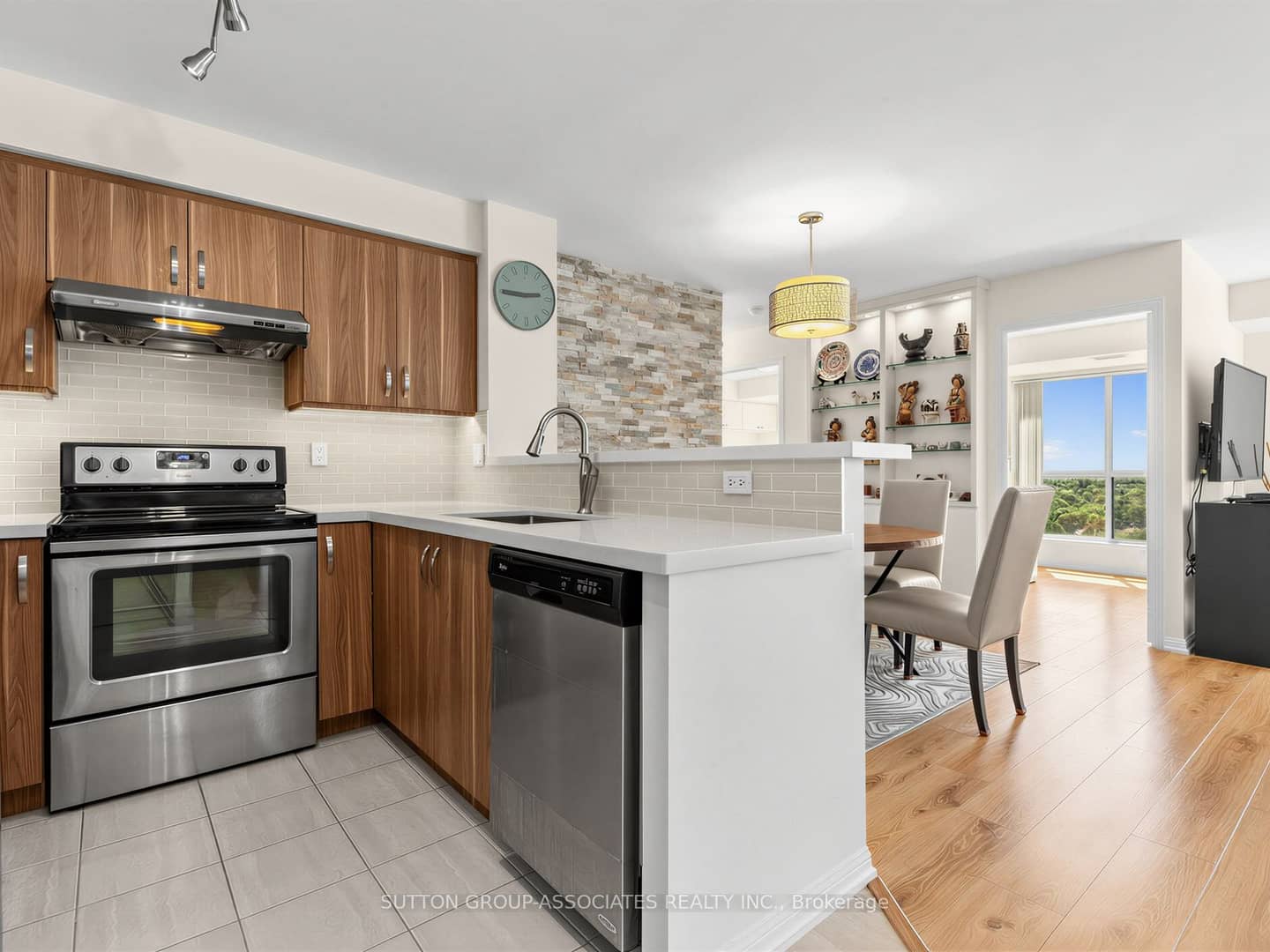 23 Lorraine Drive 1706, Toronto, ON M2N 6Z6