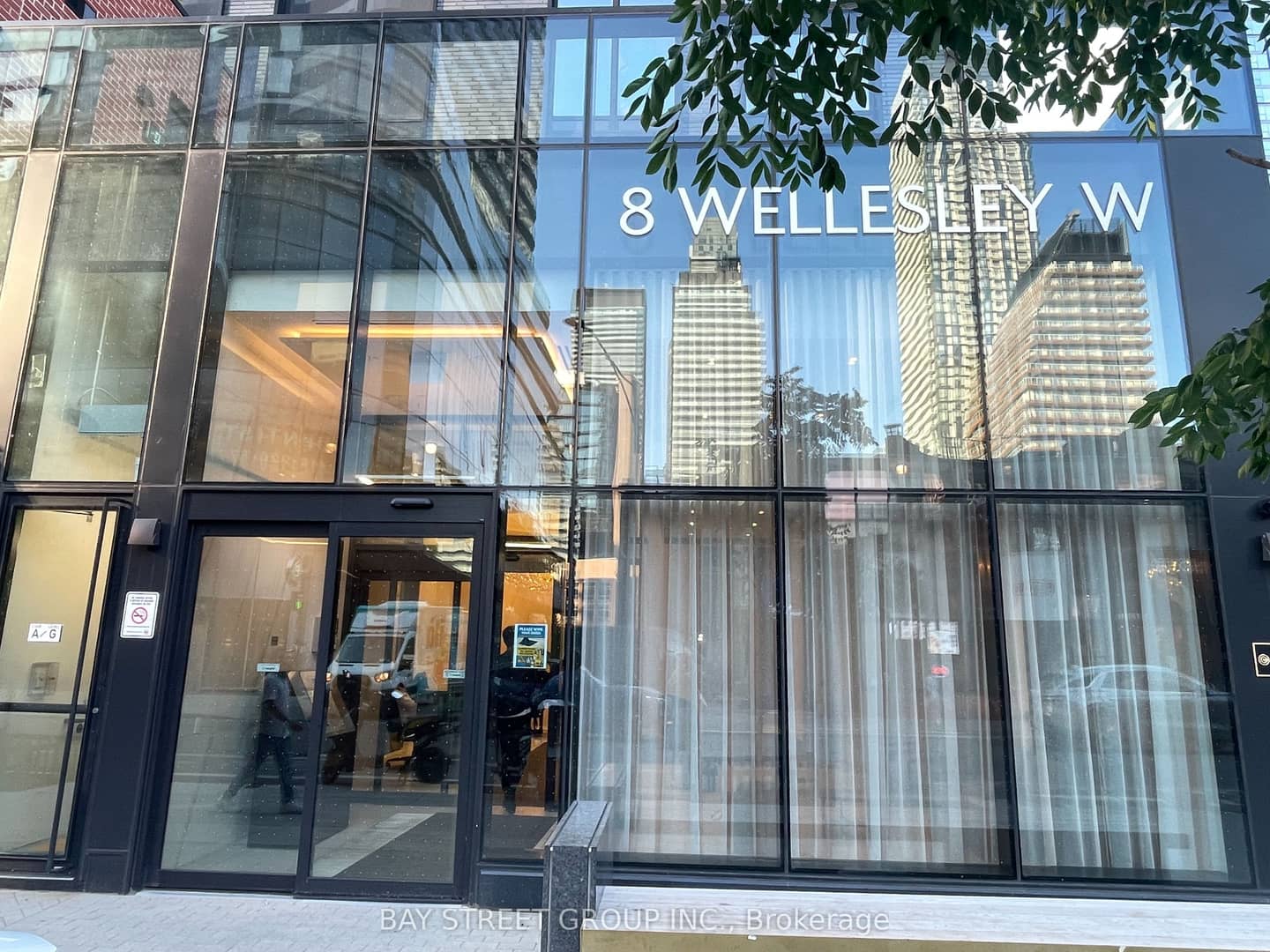 8 Wellesley Street W 4009, Toronto, ON M4Y 0J5