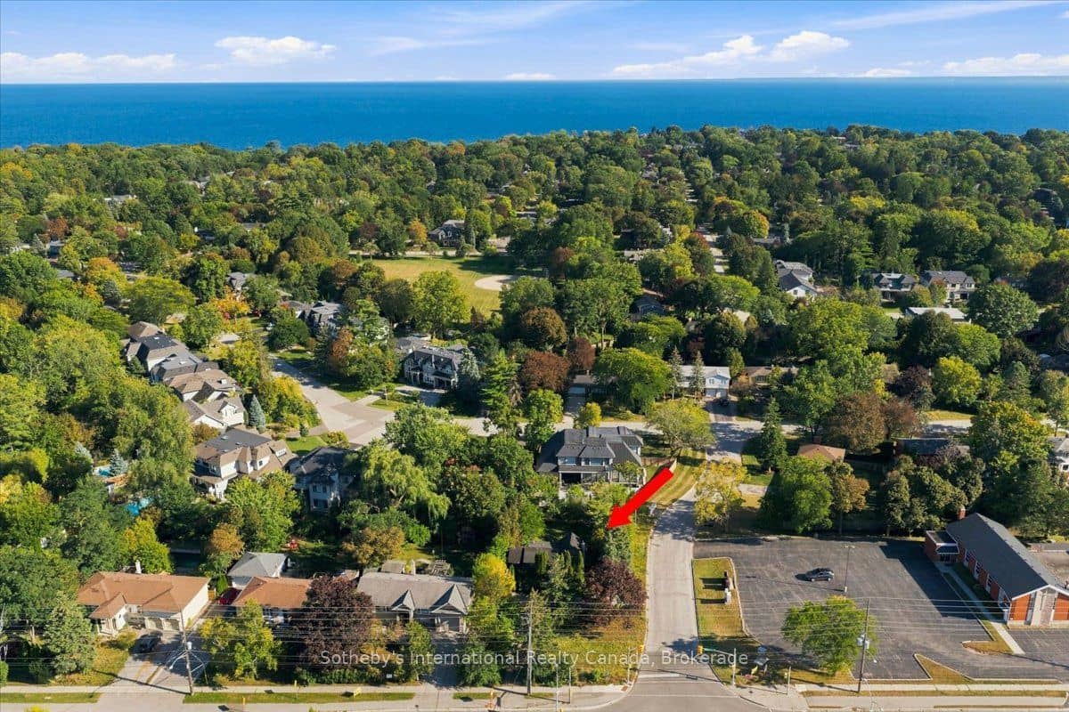 1428 Rebecca Street, Oakville, ON L6L 1Z5