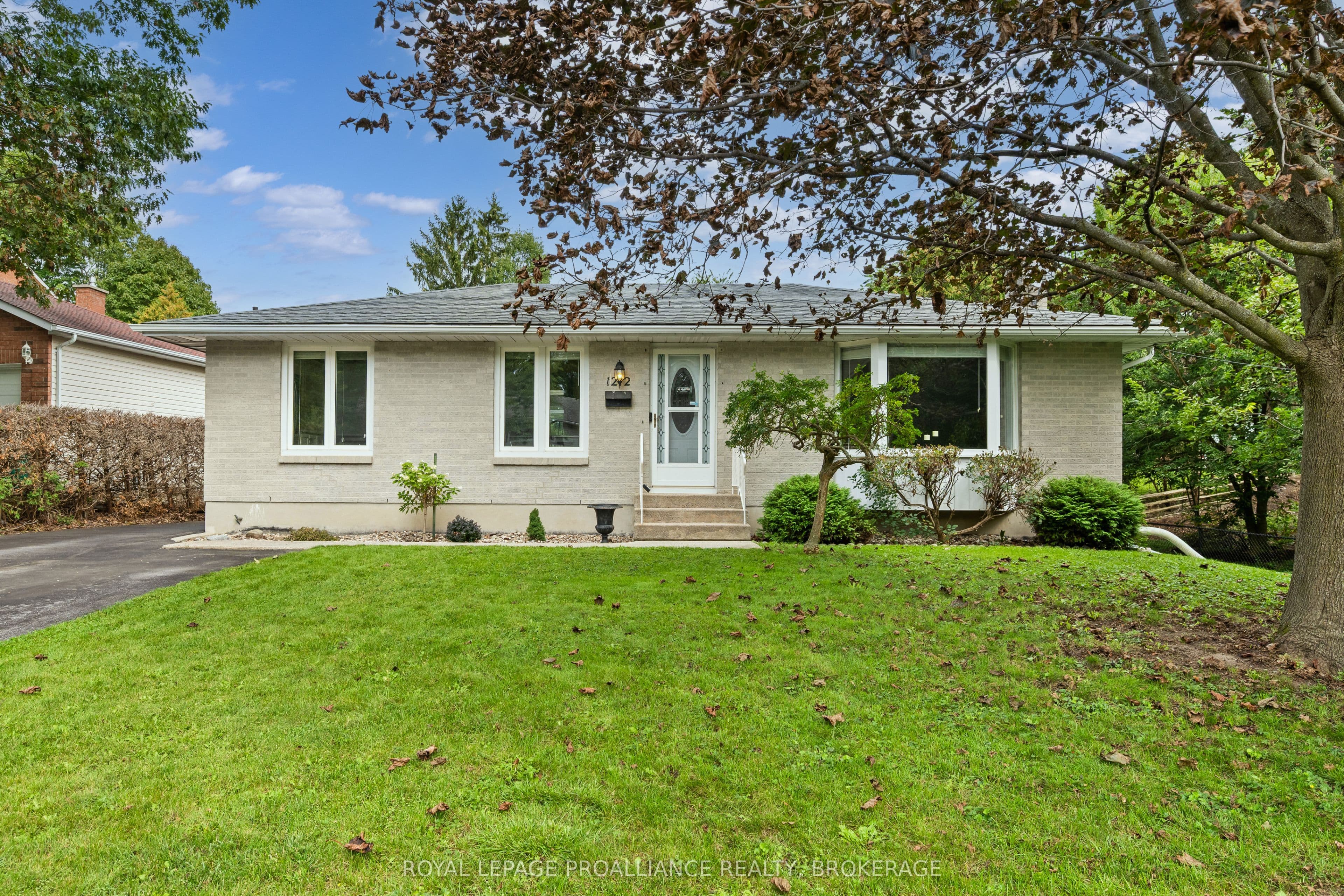 1212 Prince Charles Drive, Kingston, ON K7M 5K1