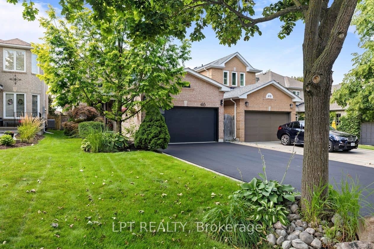 416 Flanagan Court, Newmarket, ON L3X 2E9