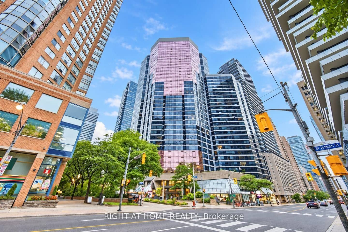 1001 Bay Street 2111, Toronto, ON M5S 3A6