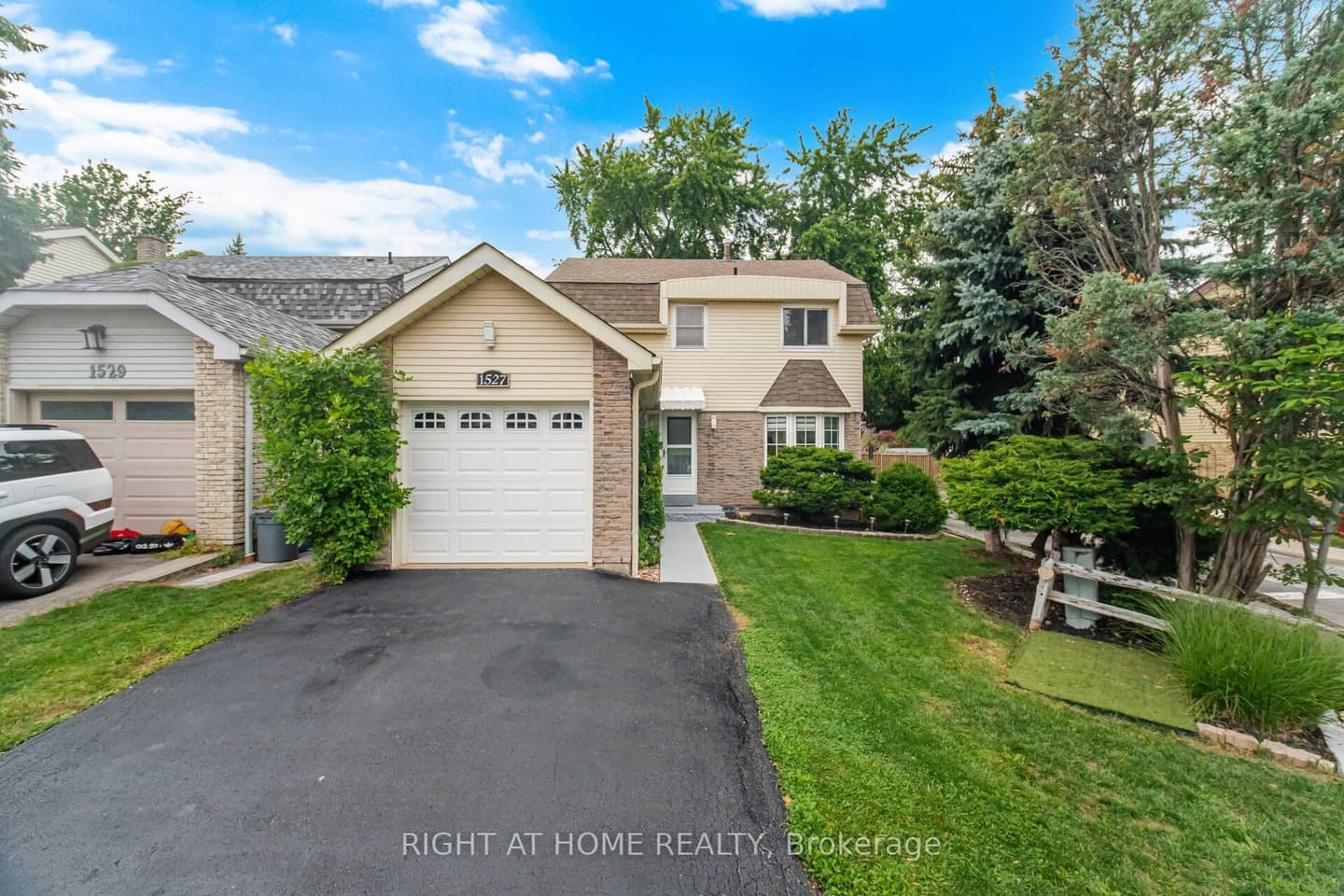 1527 Forestdale Court, Oakville, ON L6H 3A1