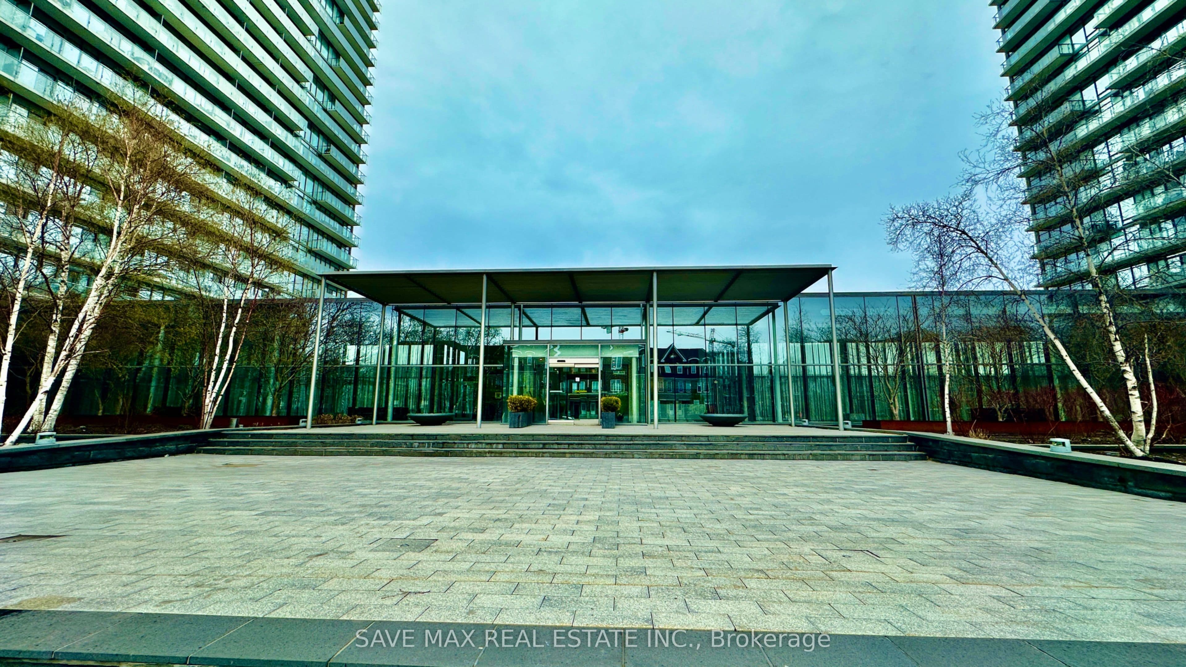 105 The Queensway Avenue 3213, Toronto, ON M6S 2A2