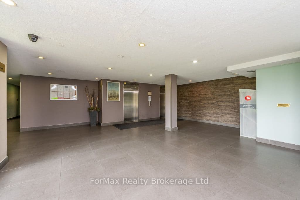 1050 Stainton Drive 124, Mississauga, ON L5C 2T7