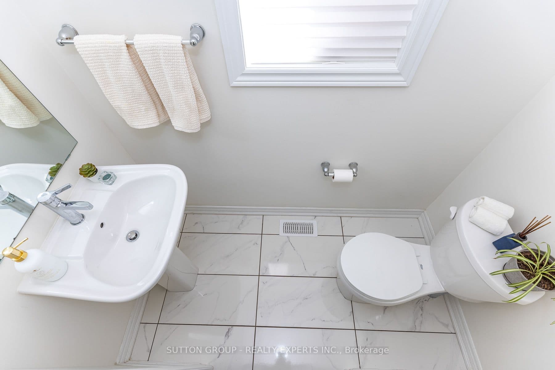 130 Ice Palace Crescent, Oshawa, ON L1H 7K4