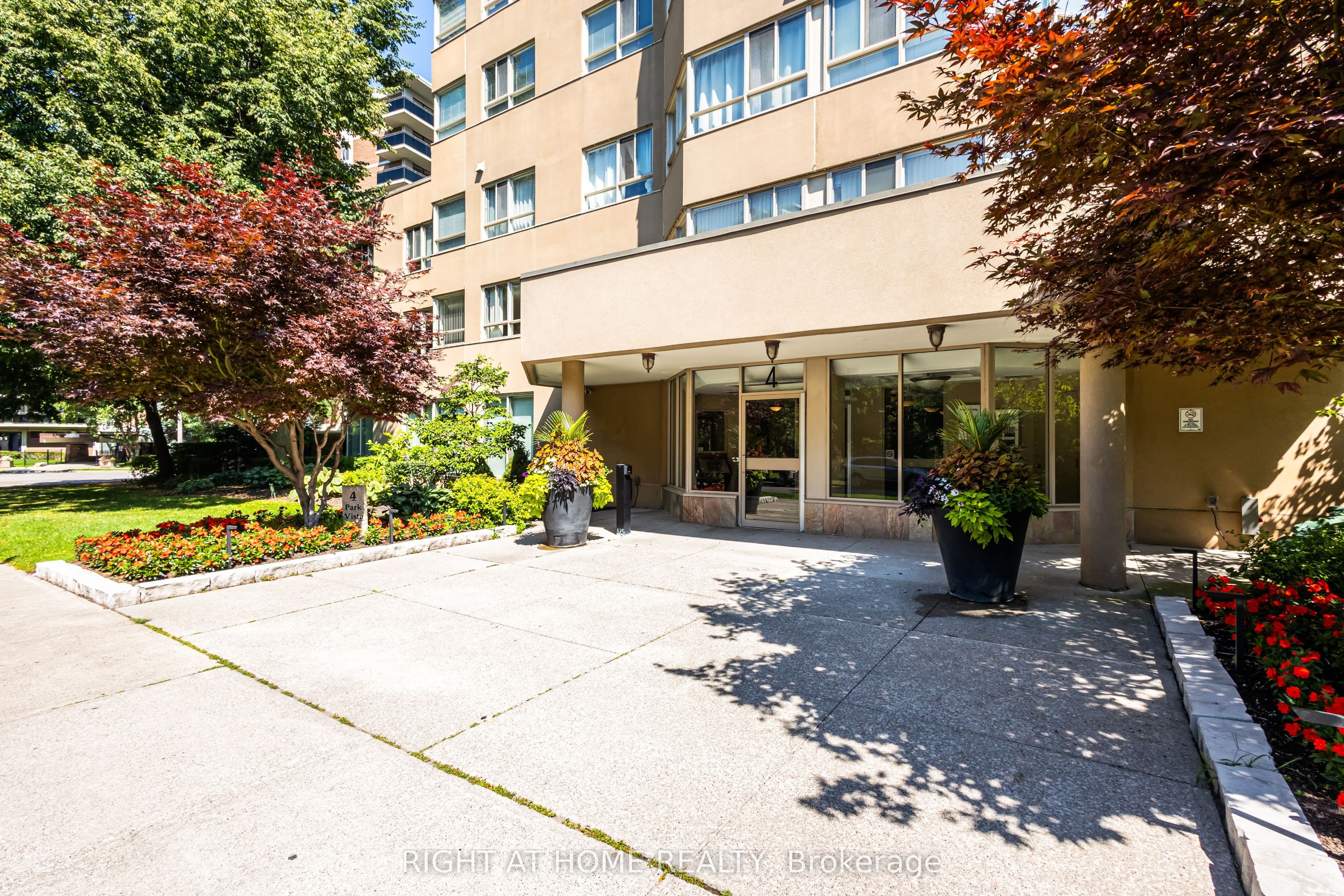 4 Park Vista Drive 912, Toronto, ON M4B 3M8
