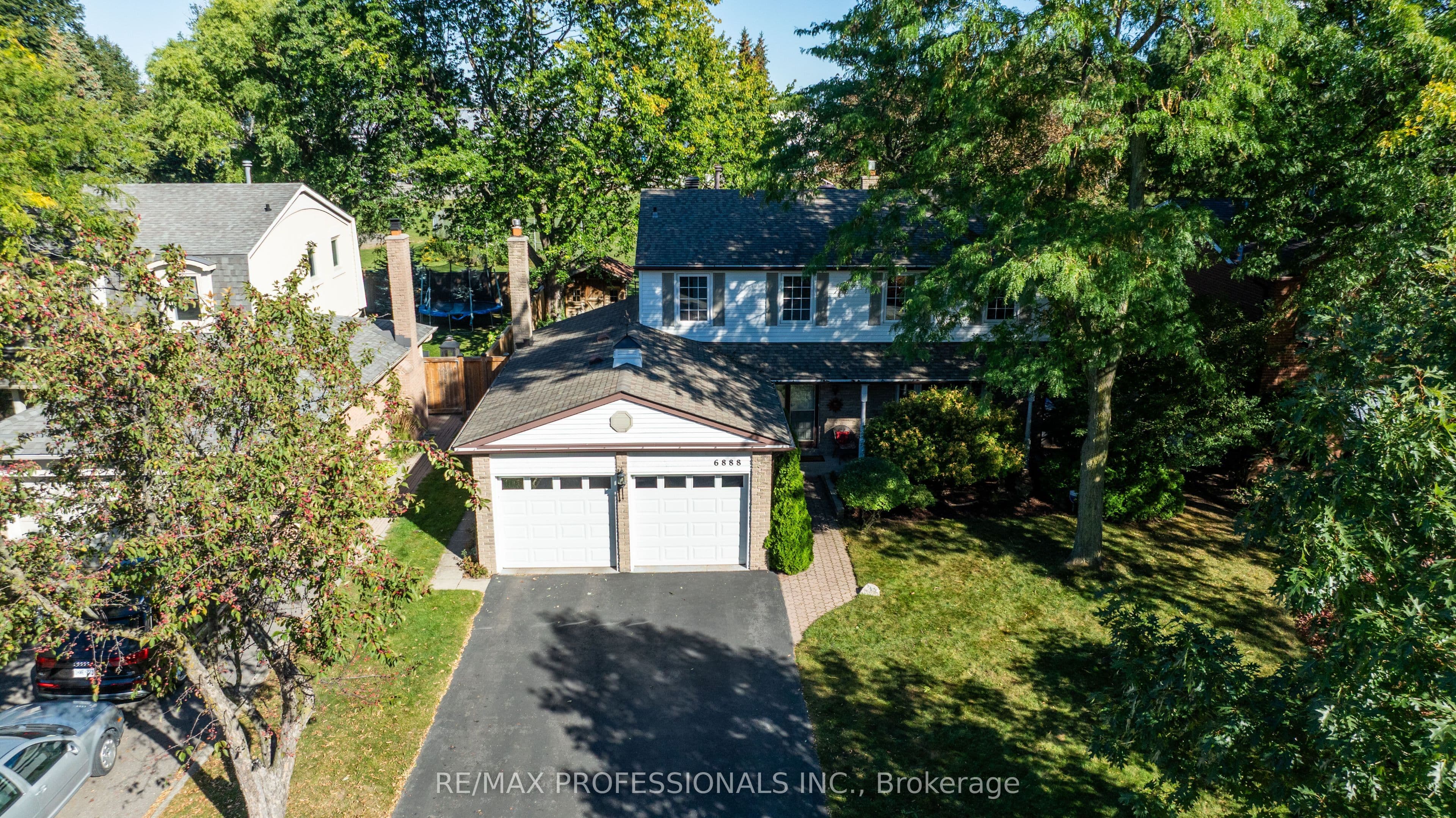 6888 Barrisdale Drive, Mississauga, ON L5N 2H4