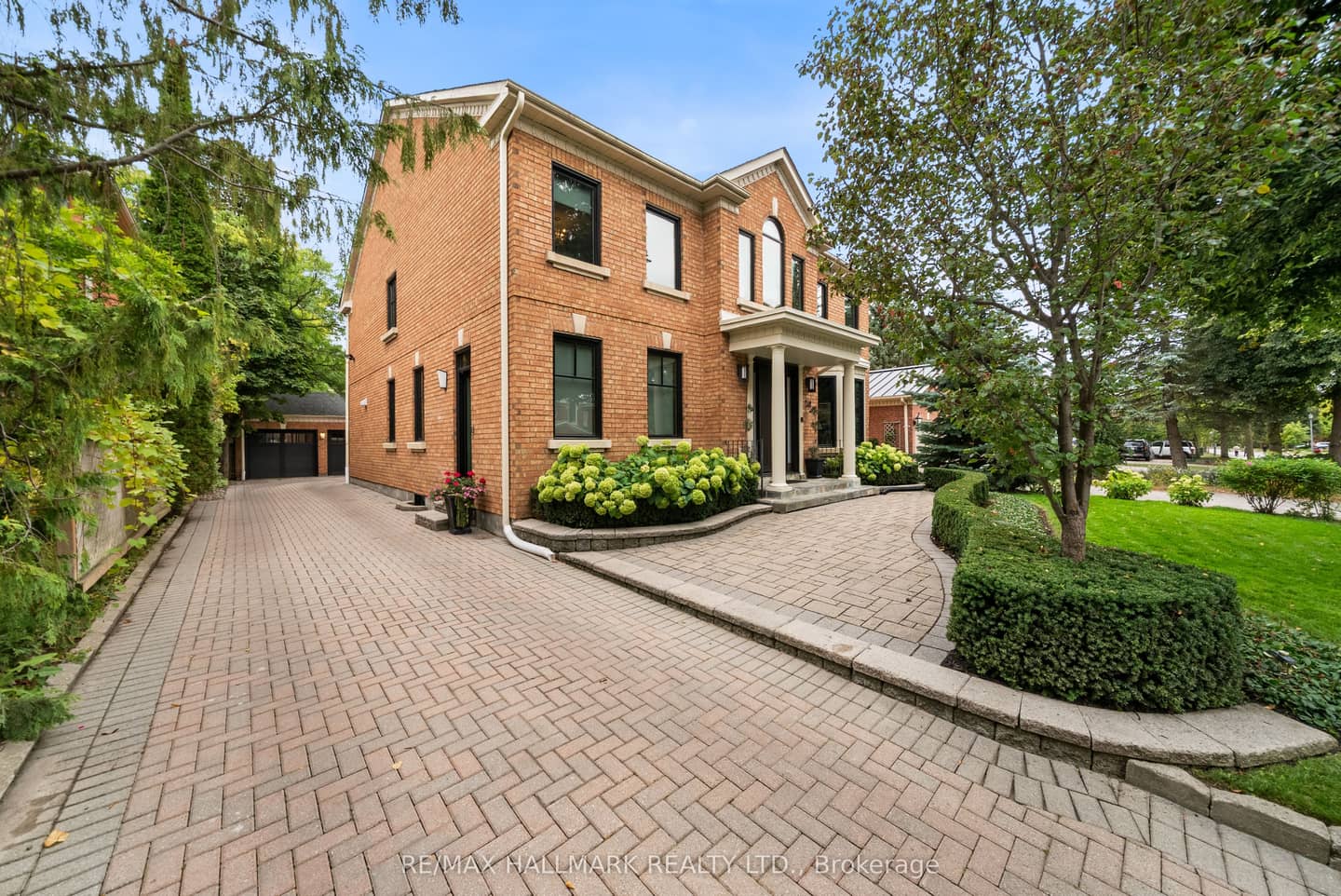 54 Theobalds Circle, Richmond Hill, ON L4C 9C9