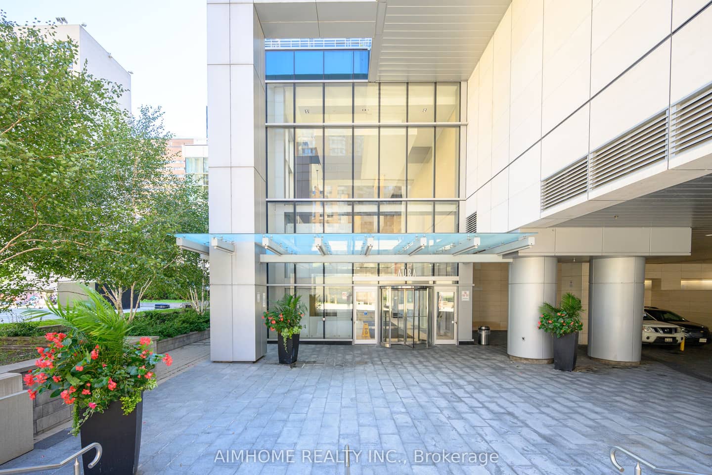 386 Yonge Street 1405, Toronto, ON M5B 0A5