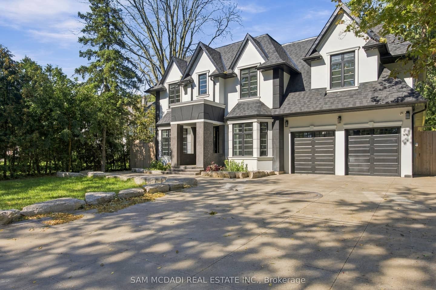 1897 Balsam Avenue, Mississauga, ON L5J 1L3
