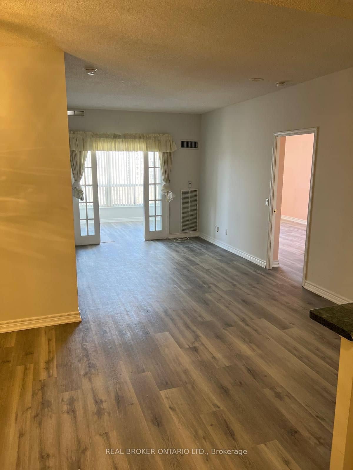 152 St Patrick Street 1107, Toronto, ON M5T 3J9