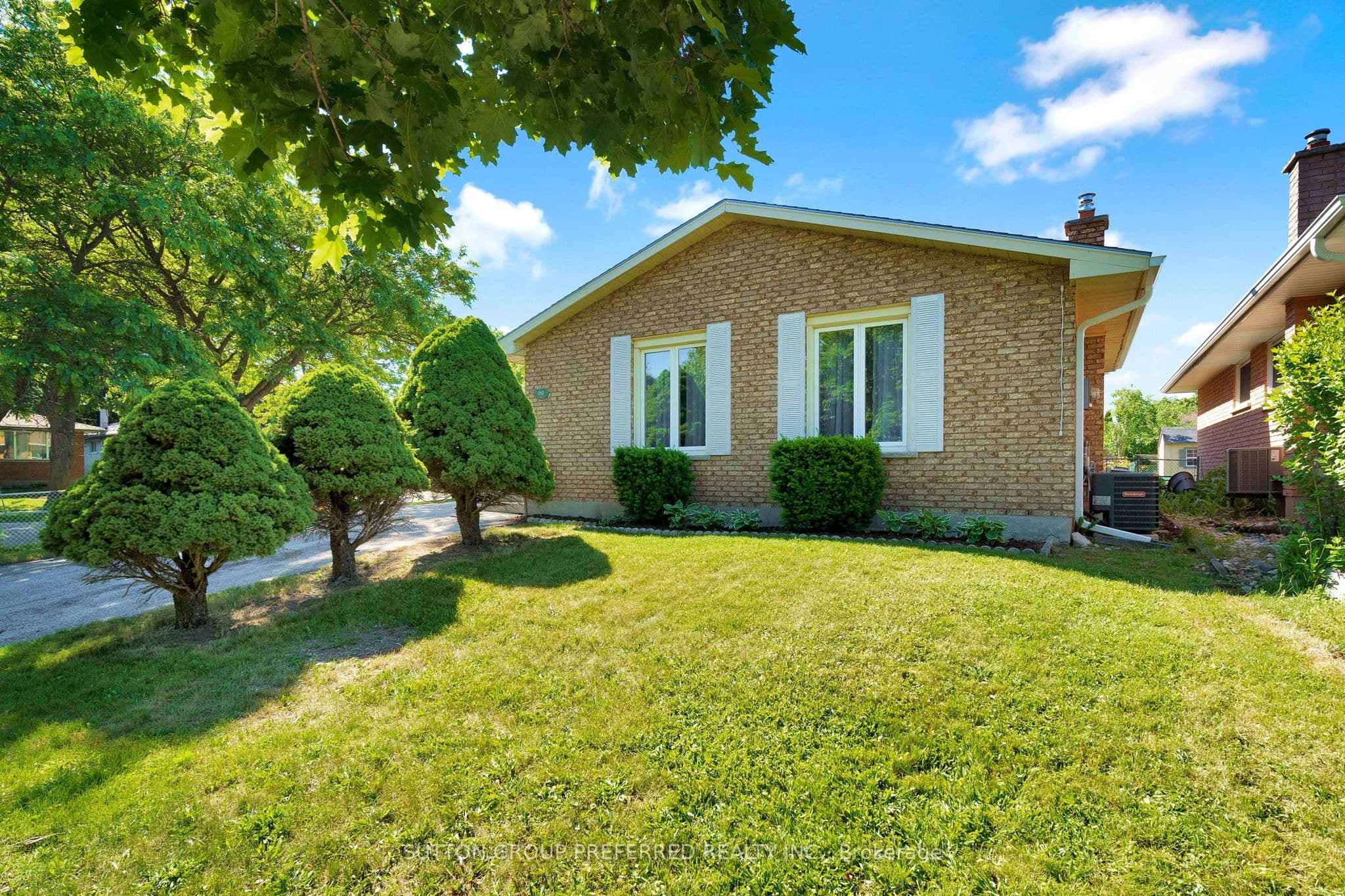 1 Ponderosa Crescent, London South, ON N6E 2L4
