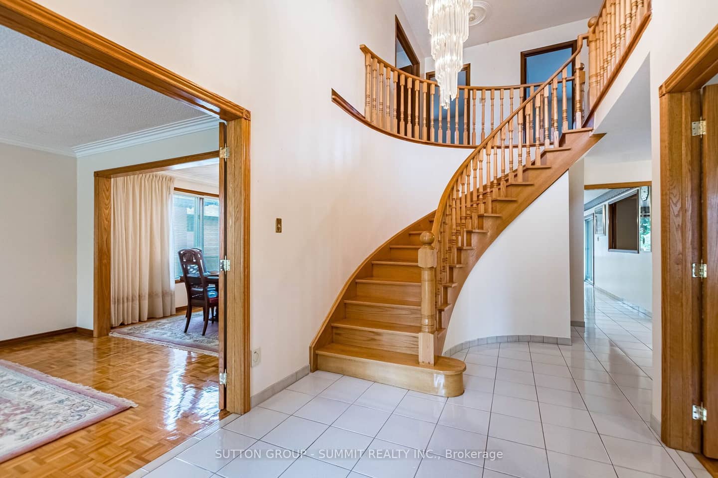 2477 CLIFF Road, Mississauga, ON L5A 2P1