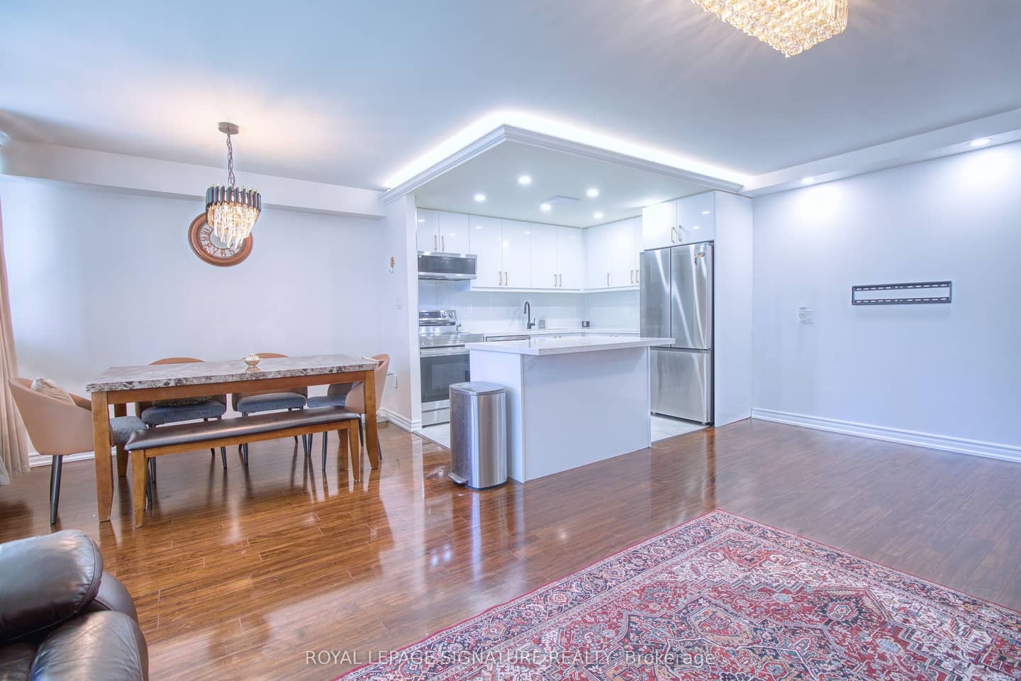 3590 Kaneff Crescent 503, Mississauga, ON L5A 3X3