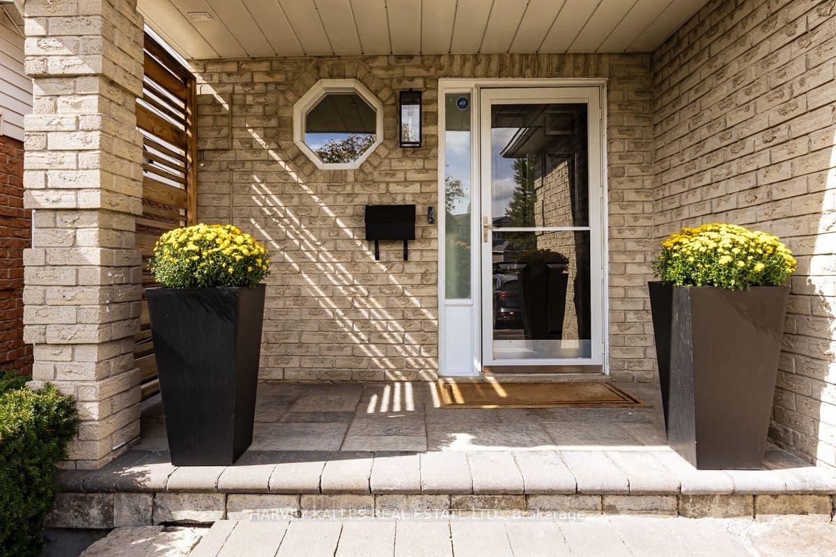 247 Overbank Drive, Oshawa, ON L1J 7X1