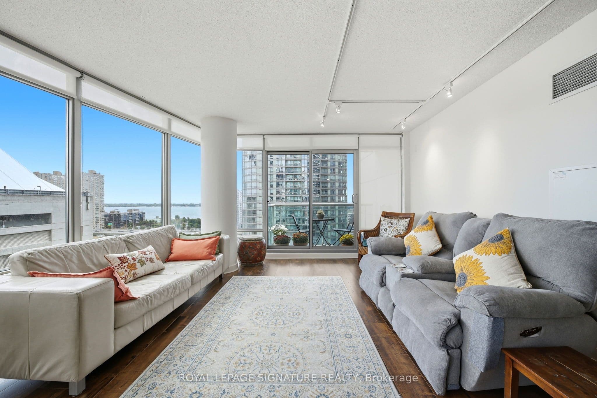81 Navy Wharf Court 1703, Toronto, ON M5V 3S2
