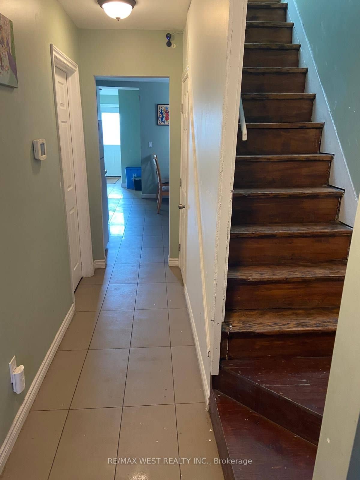 10 Fairbank Avenue, Toronto, ON M6E 3Y4