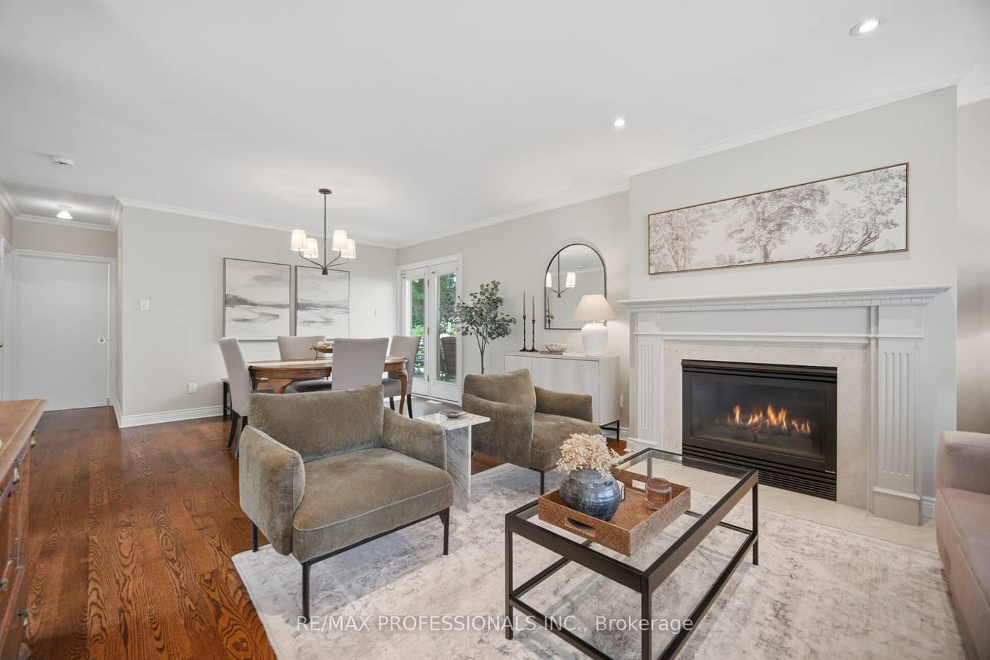 8 Beaverbrook Avenue, Toronto, ON M9B 2M7
