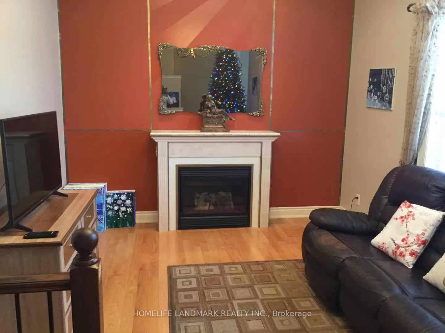 371 Dowson Loop, Newmarket, ON L3X 3G3