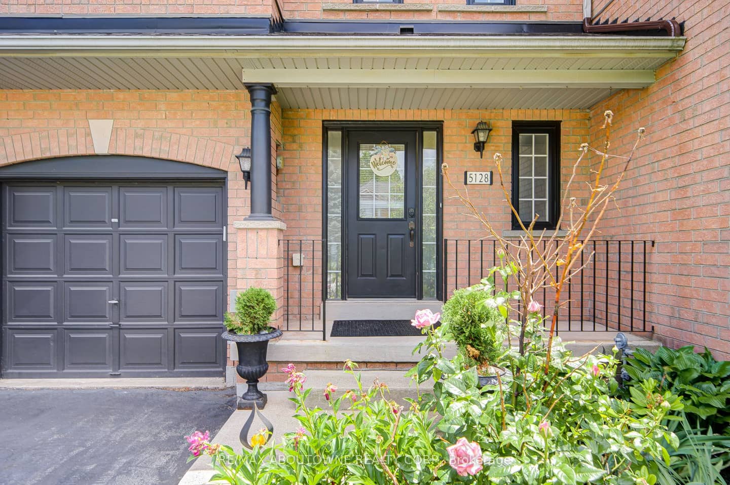 5128 Falconcrest Drive, Burlington, ON L7L 6K4