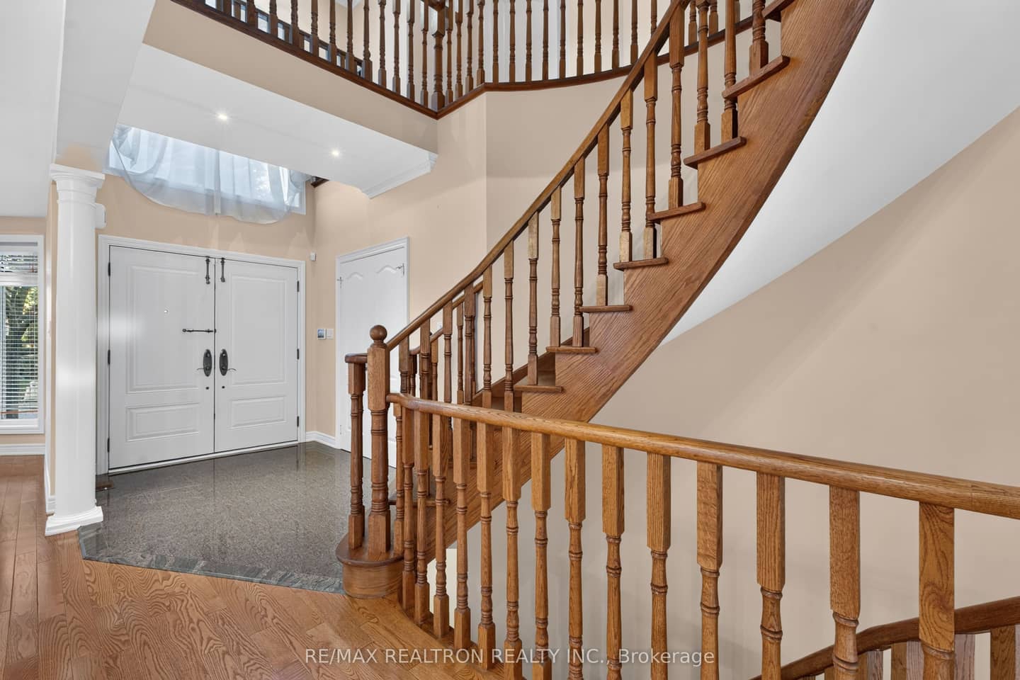 12 Loudon Crescent, Vaughan, ON L4J 8N4
