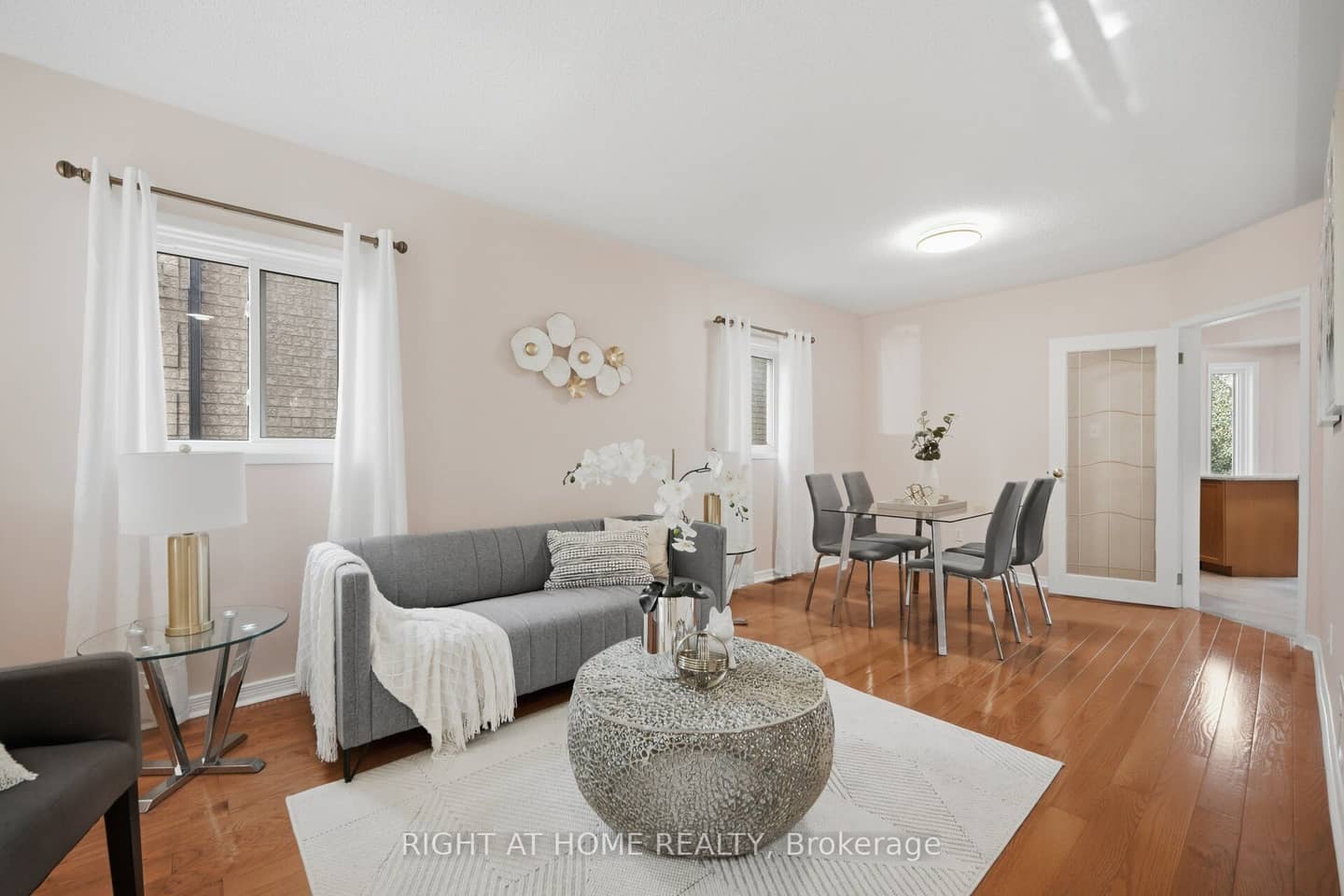 975 Mantle Crescent, Mississauga, ON L5V 2G3