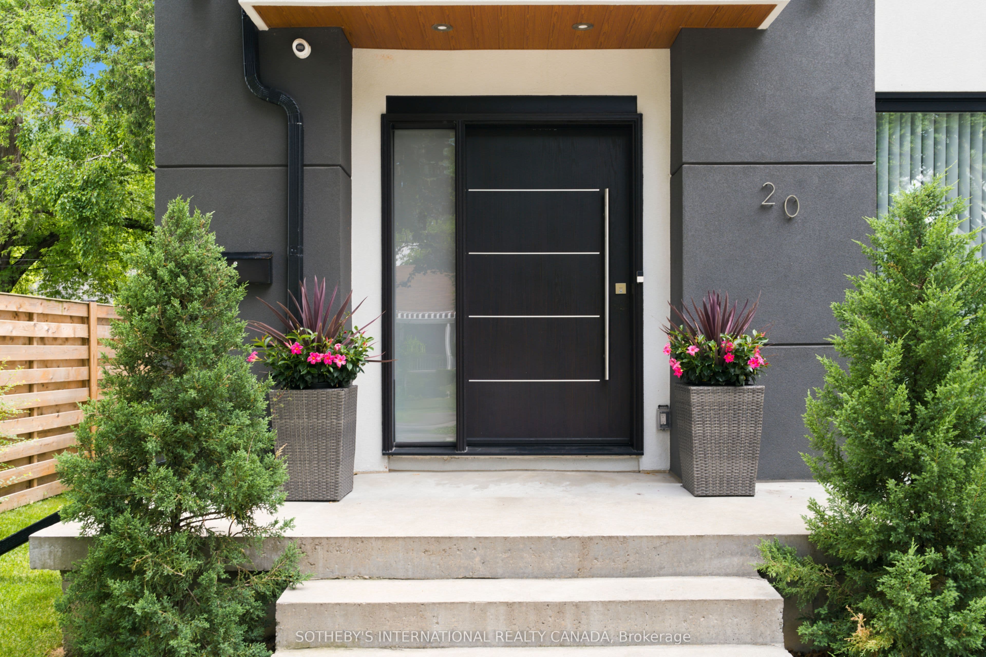 20 Uno Drive, Toronto, ON M8Z 3N6