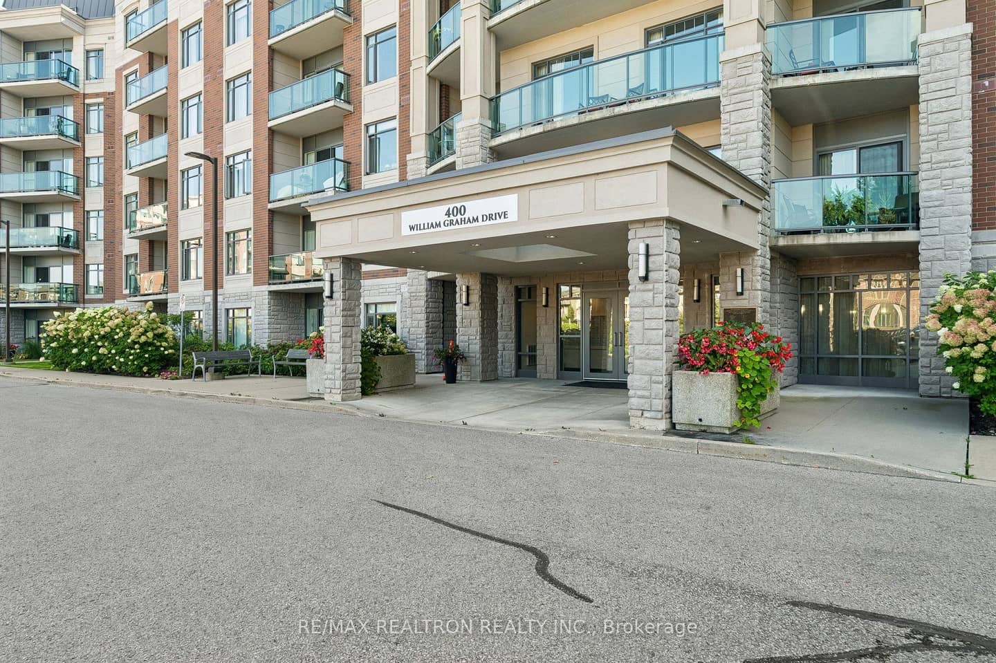 400 William Graham Drive 208, Aurora, ON L4G 1L7