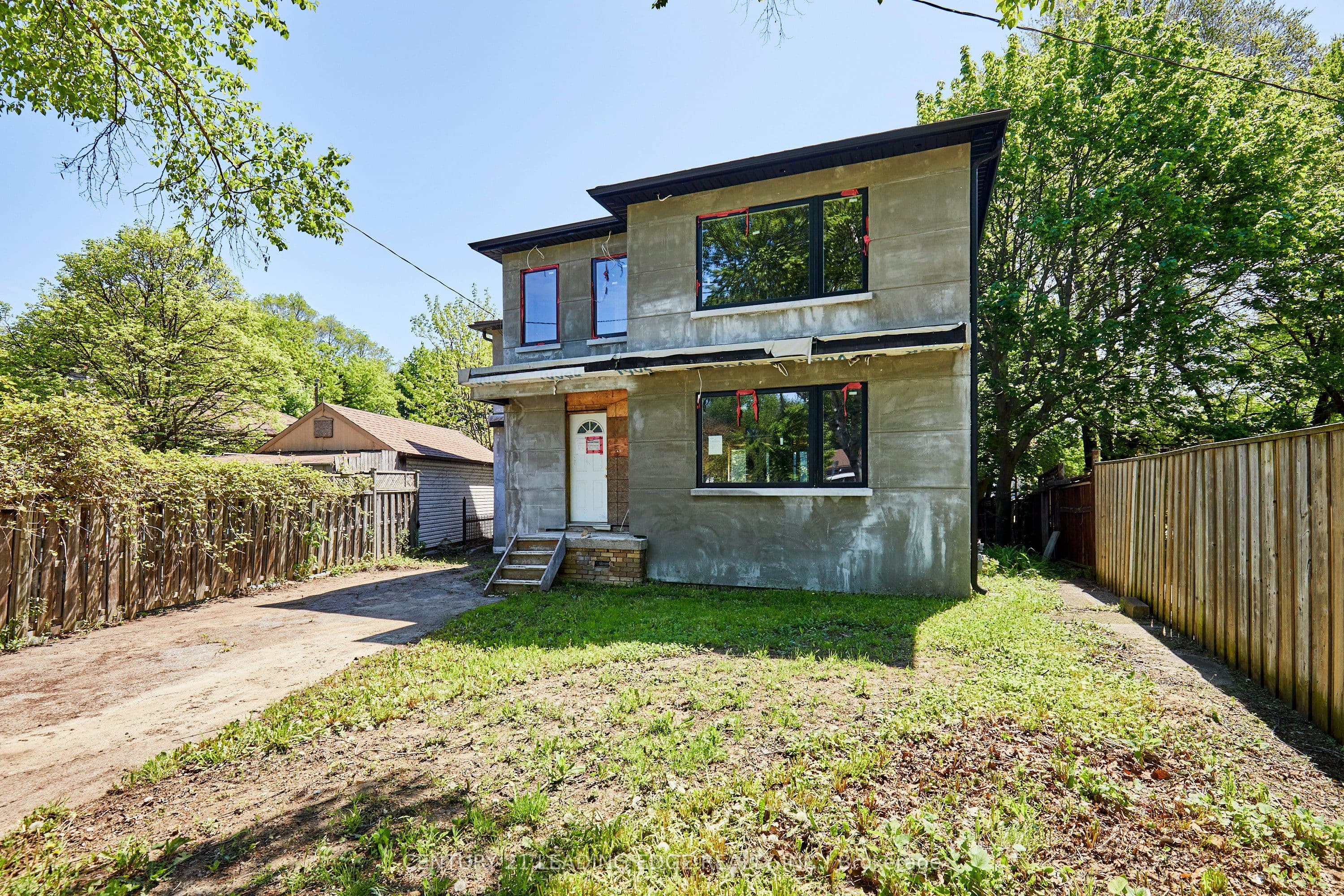 213 Phyllis Avenue, Toronto, ON M1M 1Y9