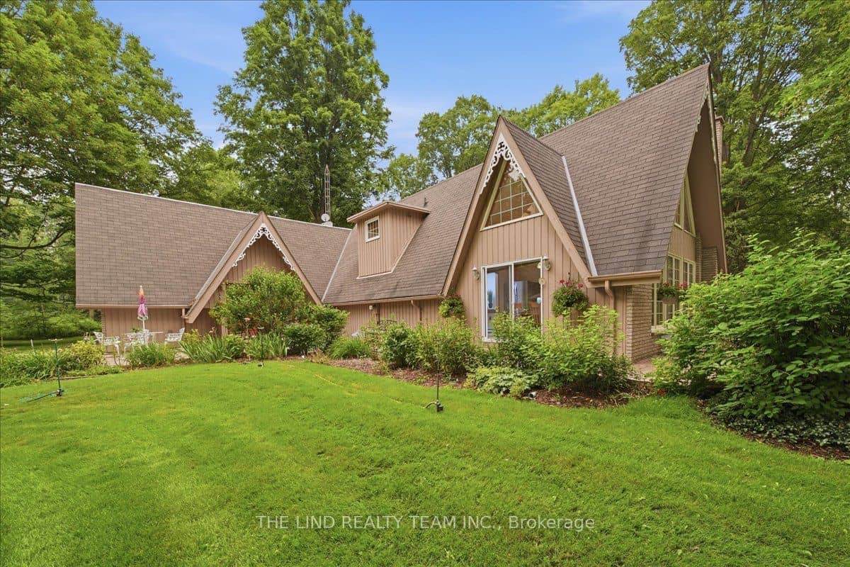 100 Bridle Path, East Gwillimbury, ON L0G 1V0