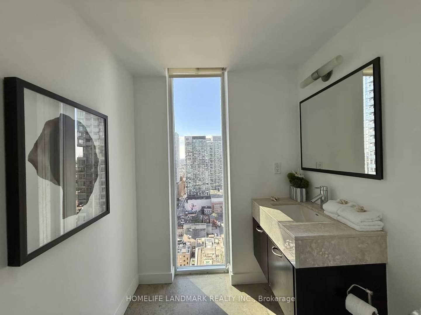 126 Simcoe Street 3303, Toronto, ON M5H 4E6
