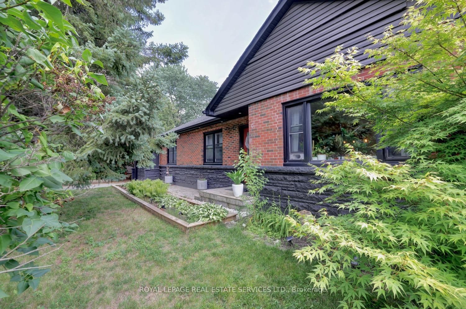 1028 Cedar Avenue, Burlington, ON L7T 2S1
