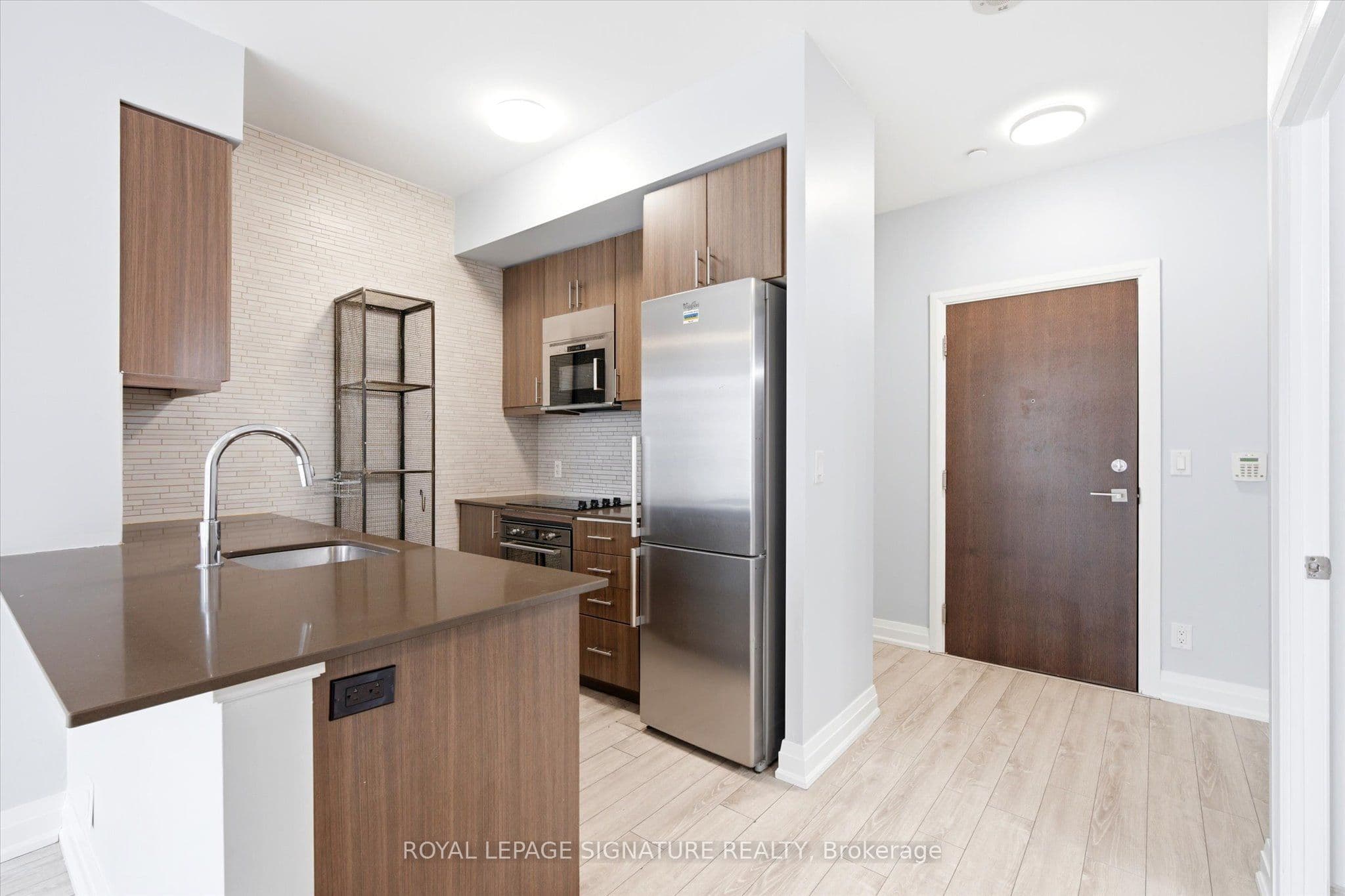 6 Eva Road GL5, Toronto, ON M9C 0B1