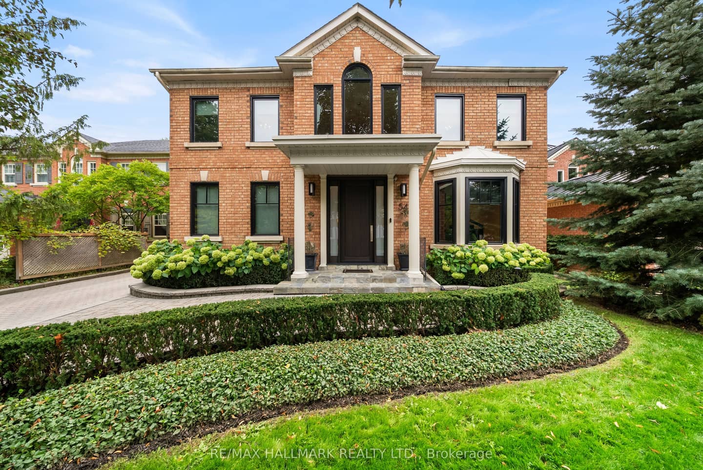 54 Theobalds Circle, Richmond Hill, ON L4C 9C9