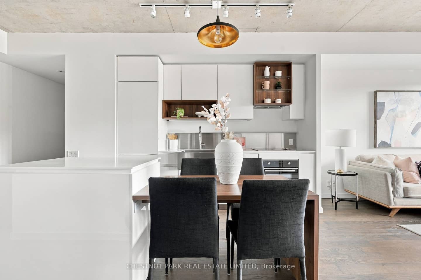 383 Sorauren Avenue 317, Toronto, ON M6R 0A4