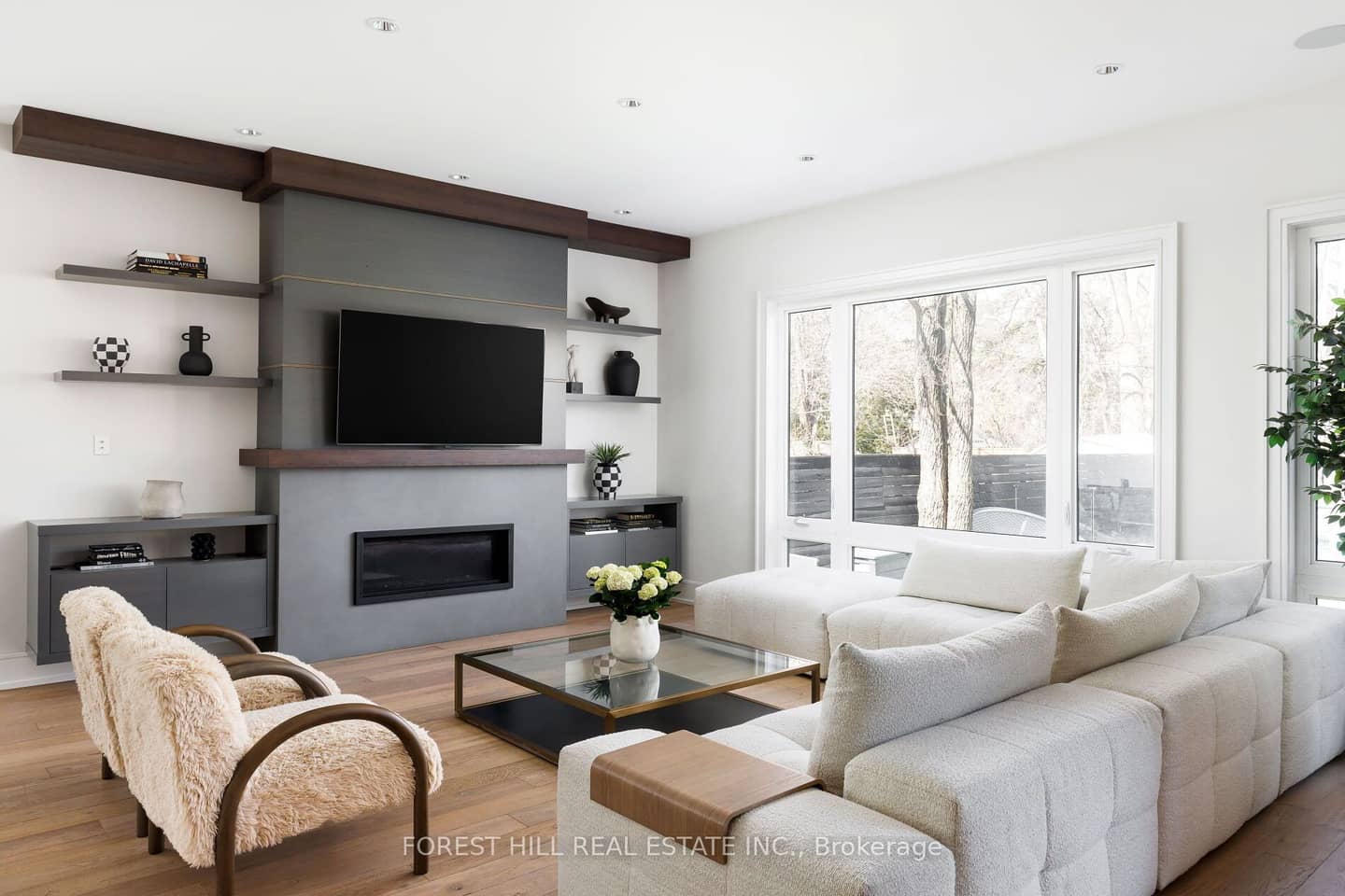8 Nora Road, Toronto, ON M9A 1C9