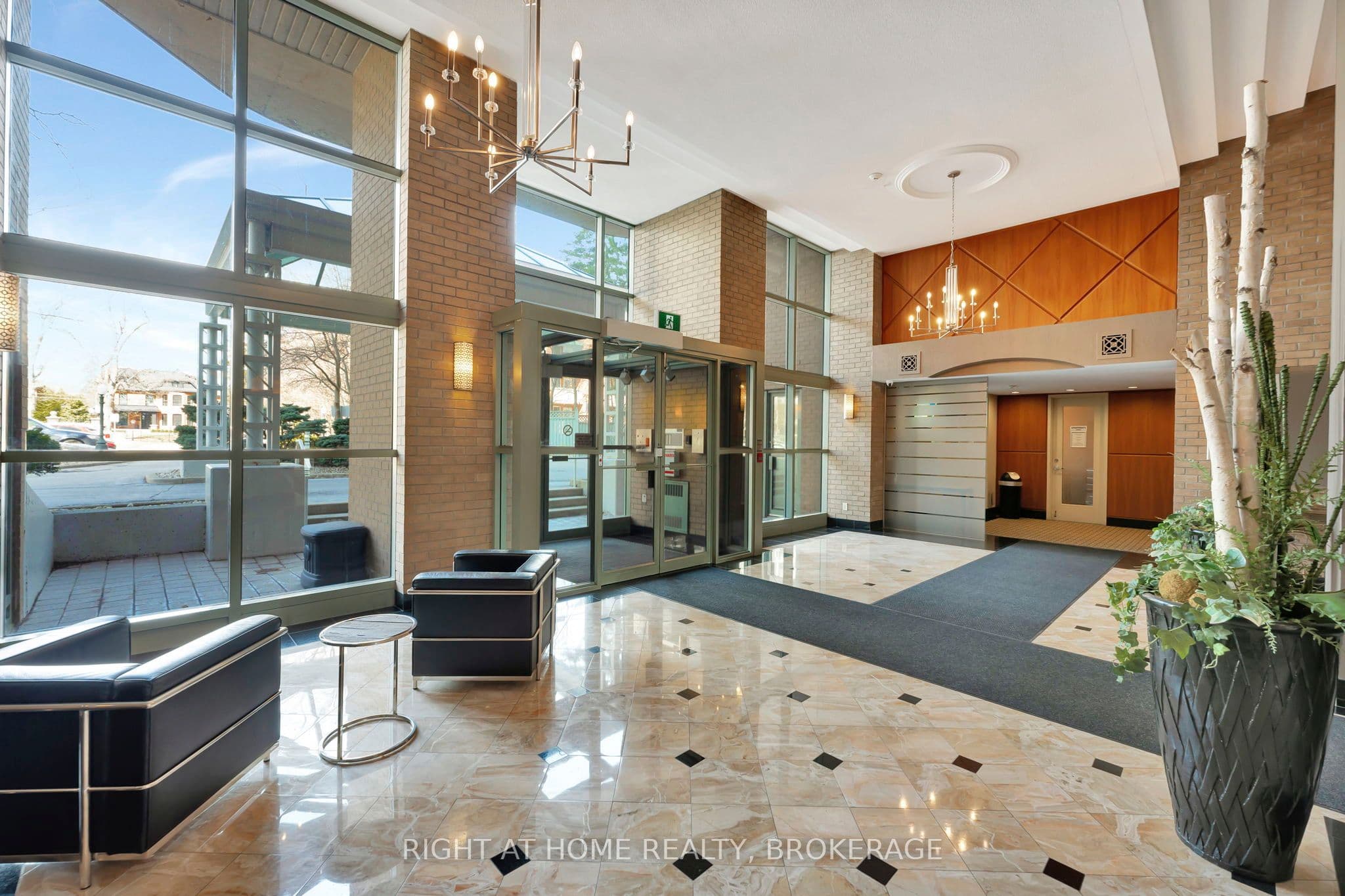 2190 Lakeshore Road 802, Burlington, ON L7R 4K1