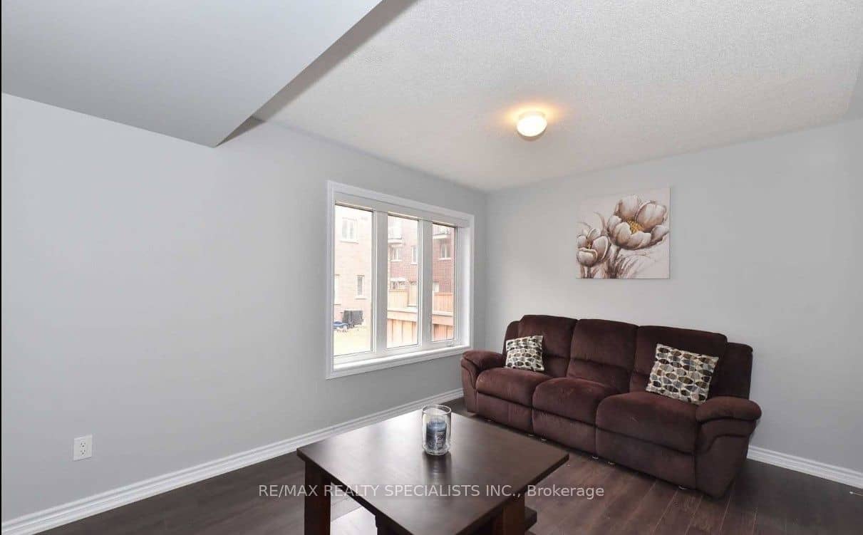 7 Hobart Gardens, Brampton, ON L6Z 0J1