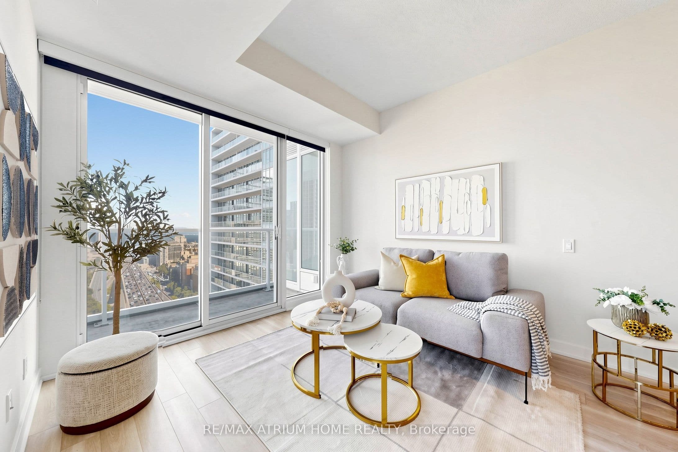 19 Bathurst Street 3206, Toronto, ON M5V 0N2